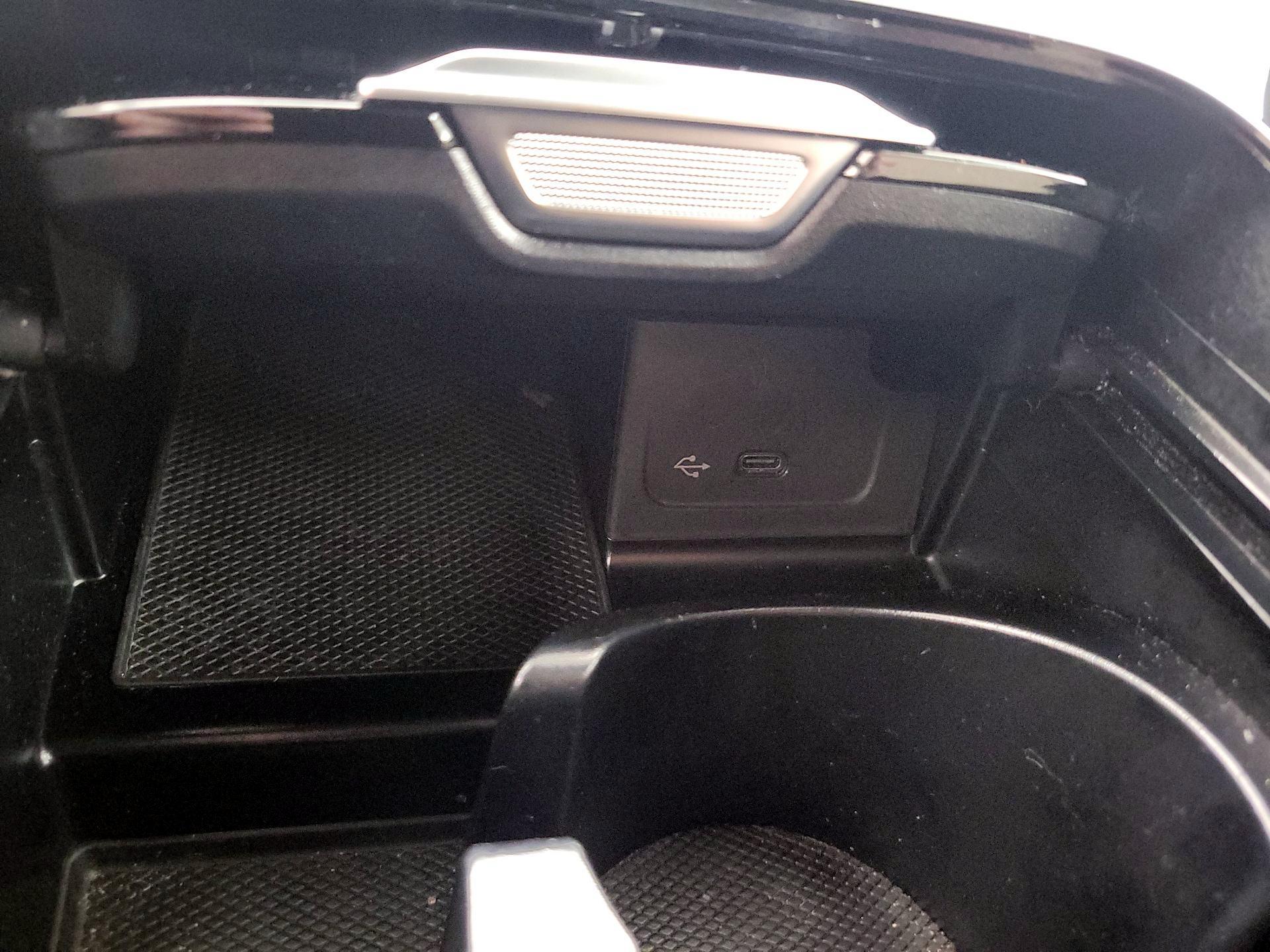 Thumbnail: 2022 Mercedes-Benz C-Class - 18