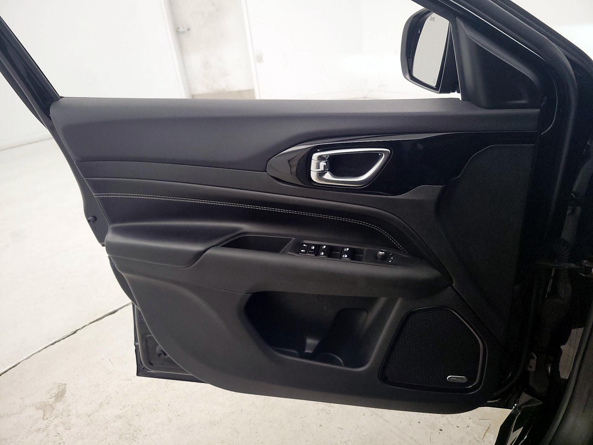 Thumbnail: 2022 Jeep Compass - 12