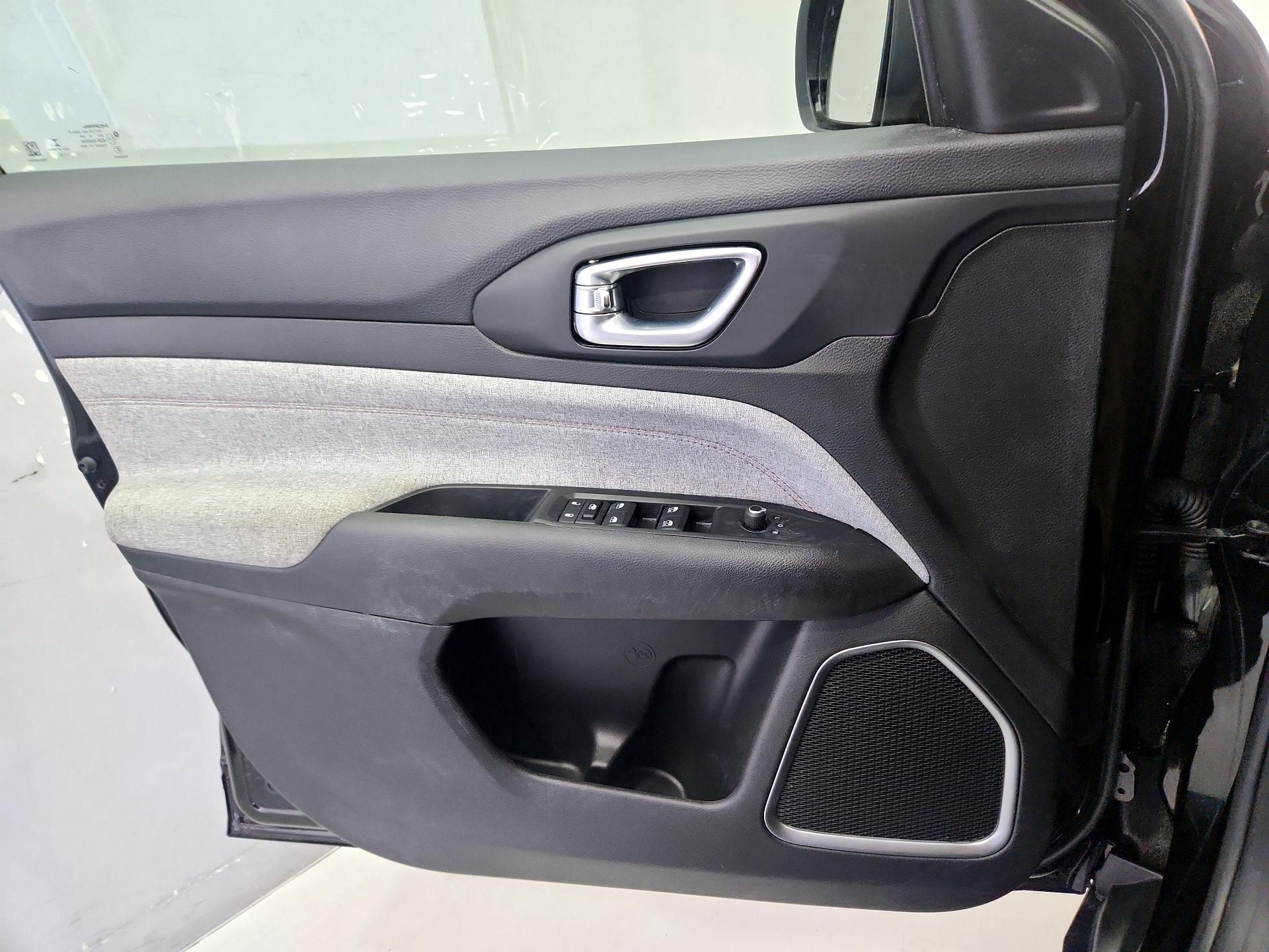 Thumbnail: 2022 Jeep Compass - 12
