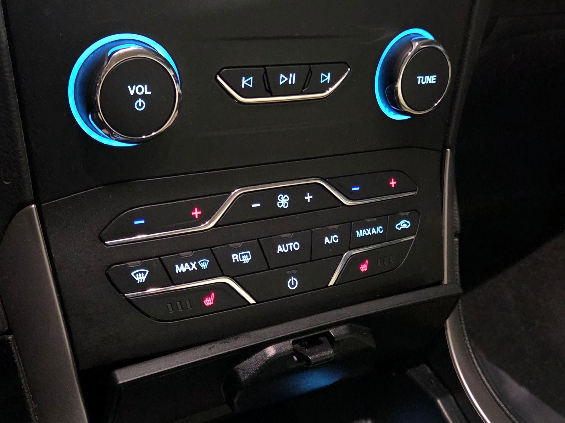 Thumbnail: 2020 Ford Edge - 17