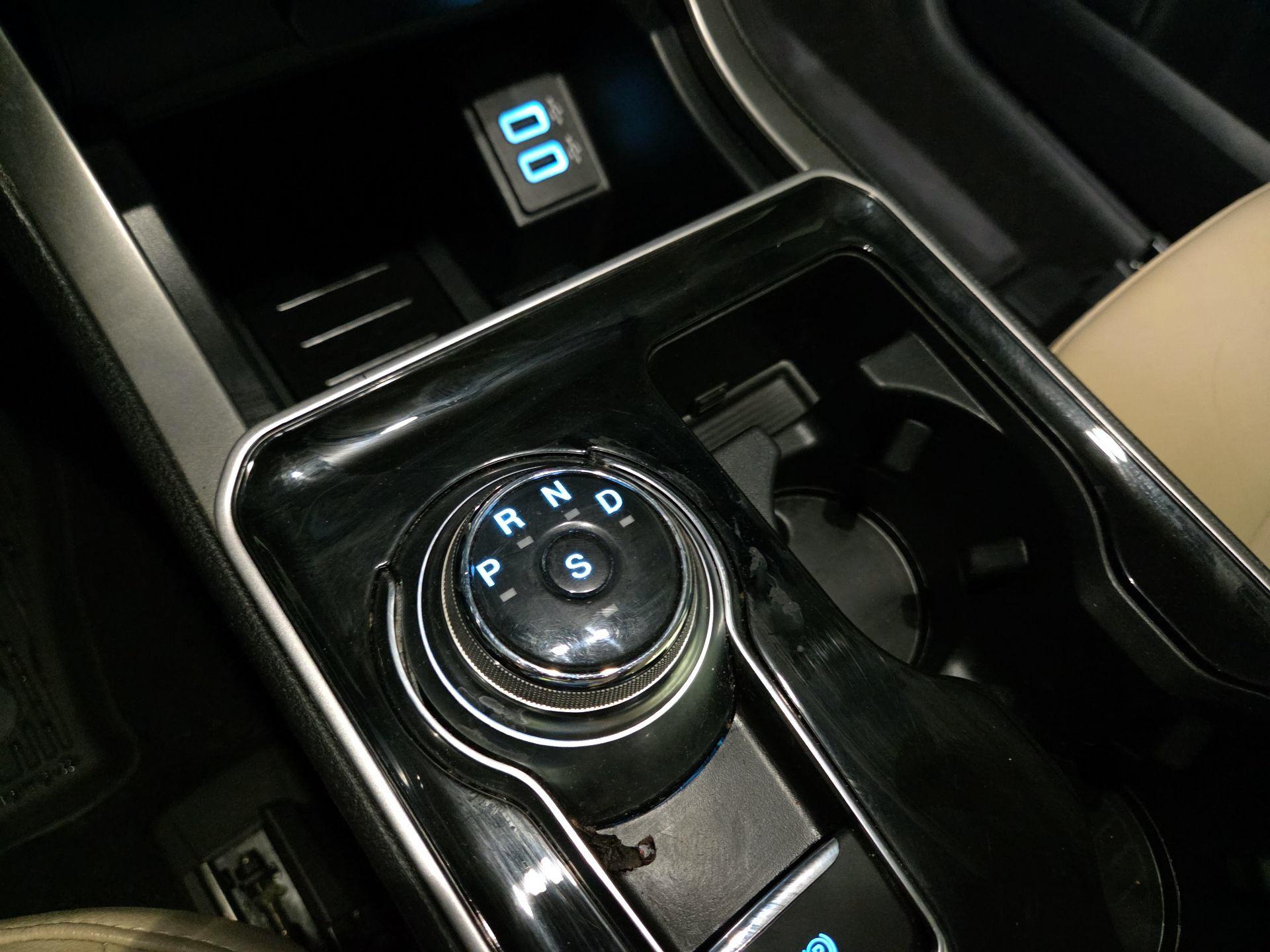 Thumbnail: 2020 Ford Edge - 18