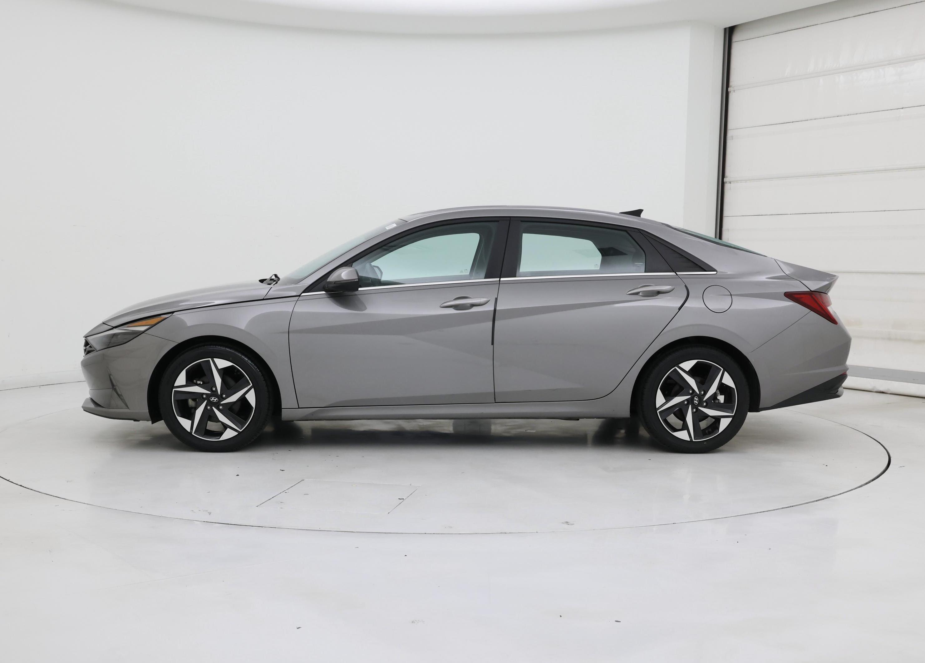 Thumbnail: 2023 Hyundai Elantra - 3