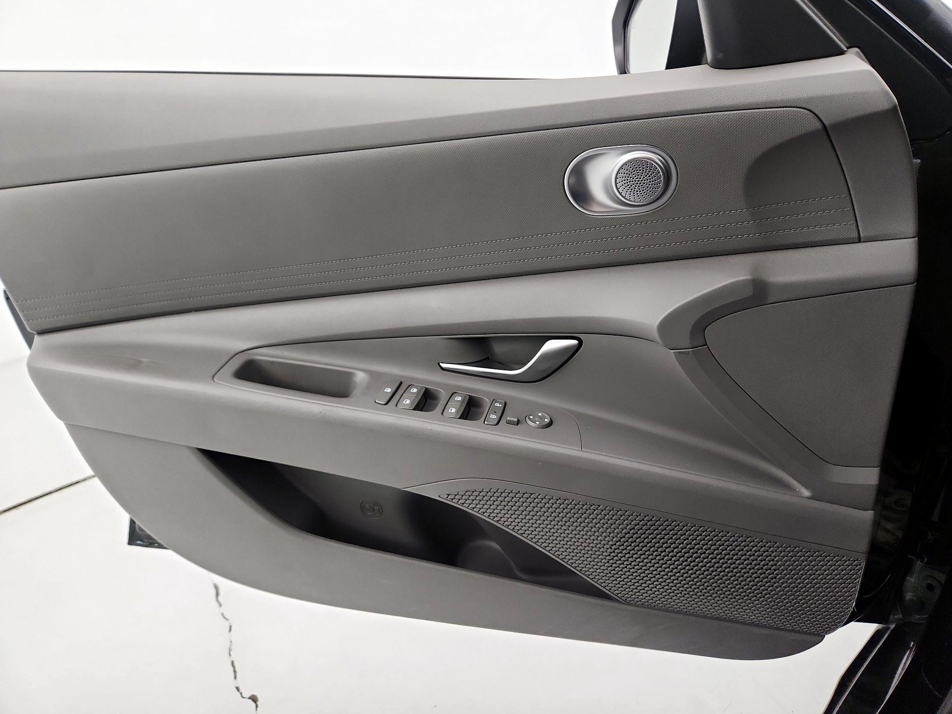 Thumbnail: 2022 Hyundai Elantra - 12