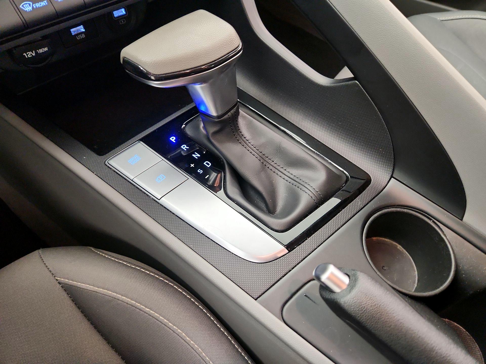 Thumbnail: 2022 Hyundai Elantra - 17