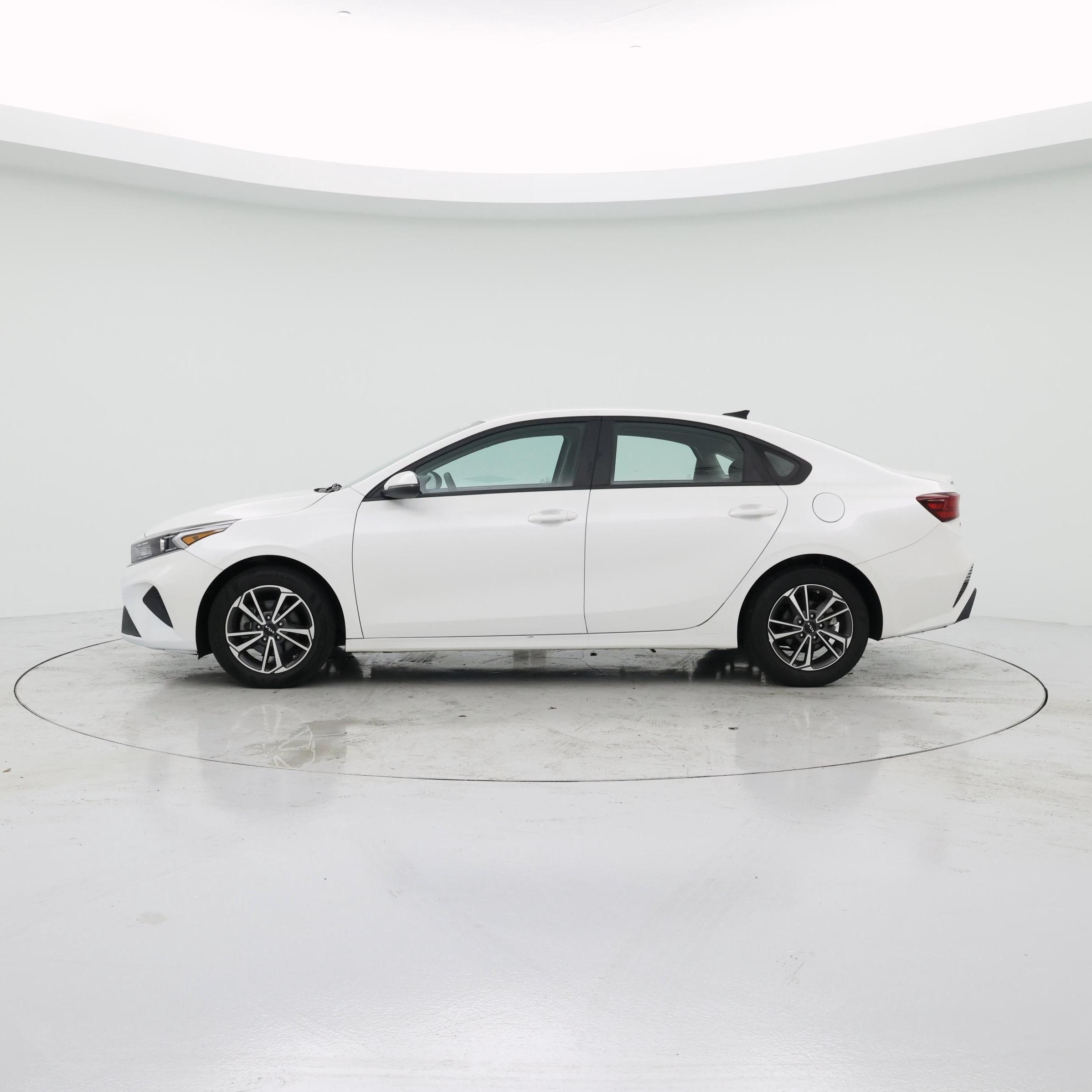 Thumbnail: 2023 Kia Forte - 3