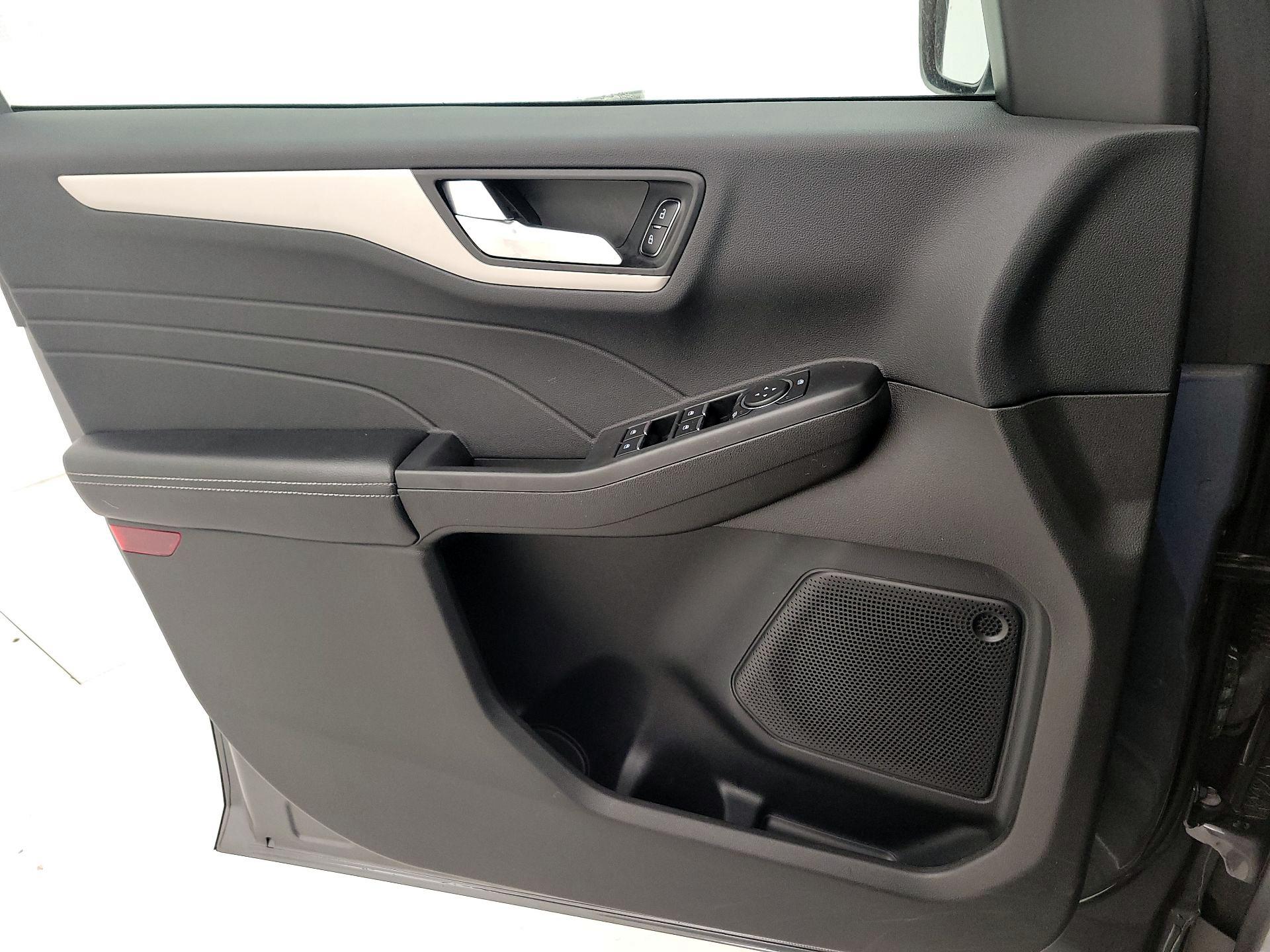 Thumbnail: 2021 Ford Escape - 10