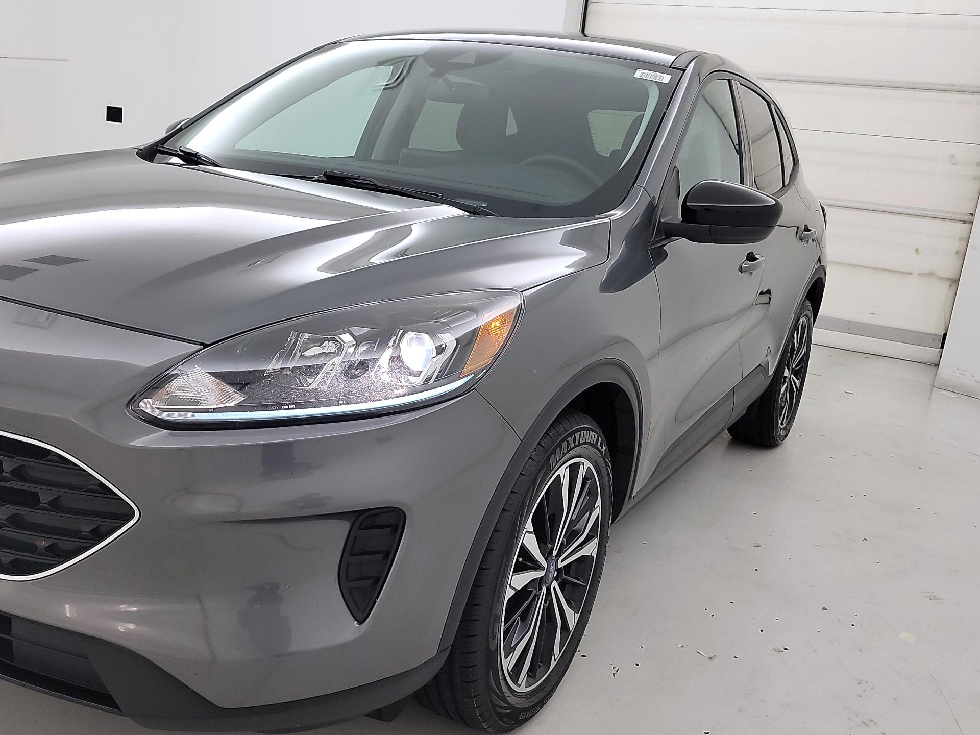 Thumbnail: 2021 Ford Escape - 3