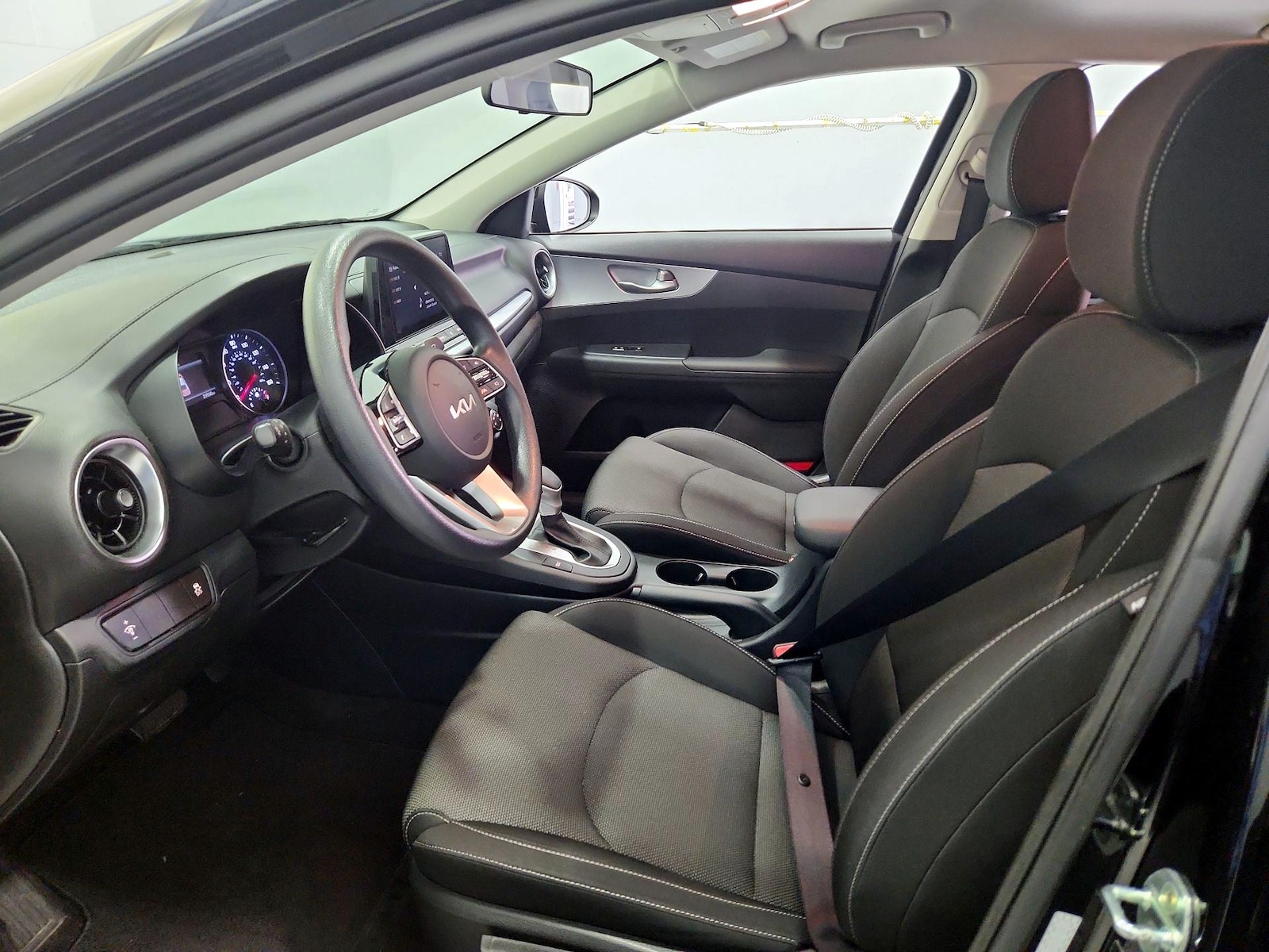 2023 Kia Forte LXS - Photo 12