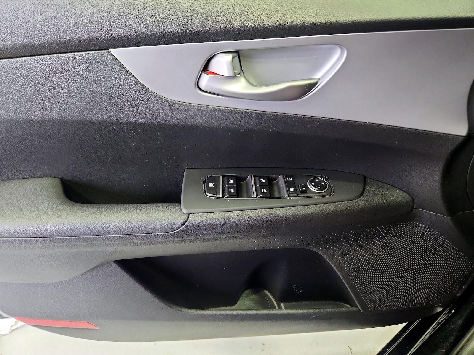 2023 Kia Forte LXS - Photo 13