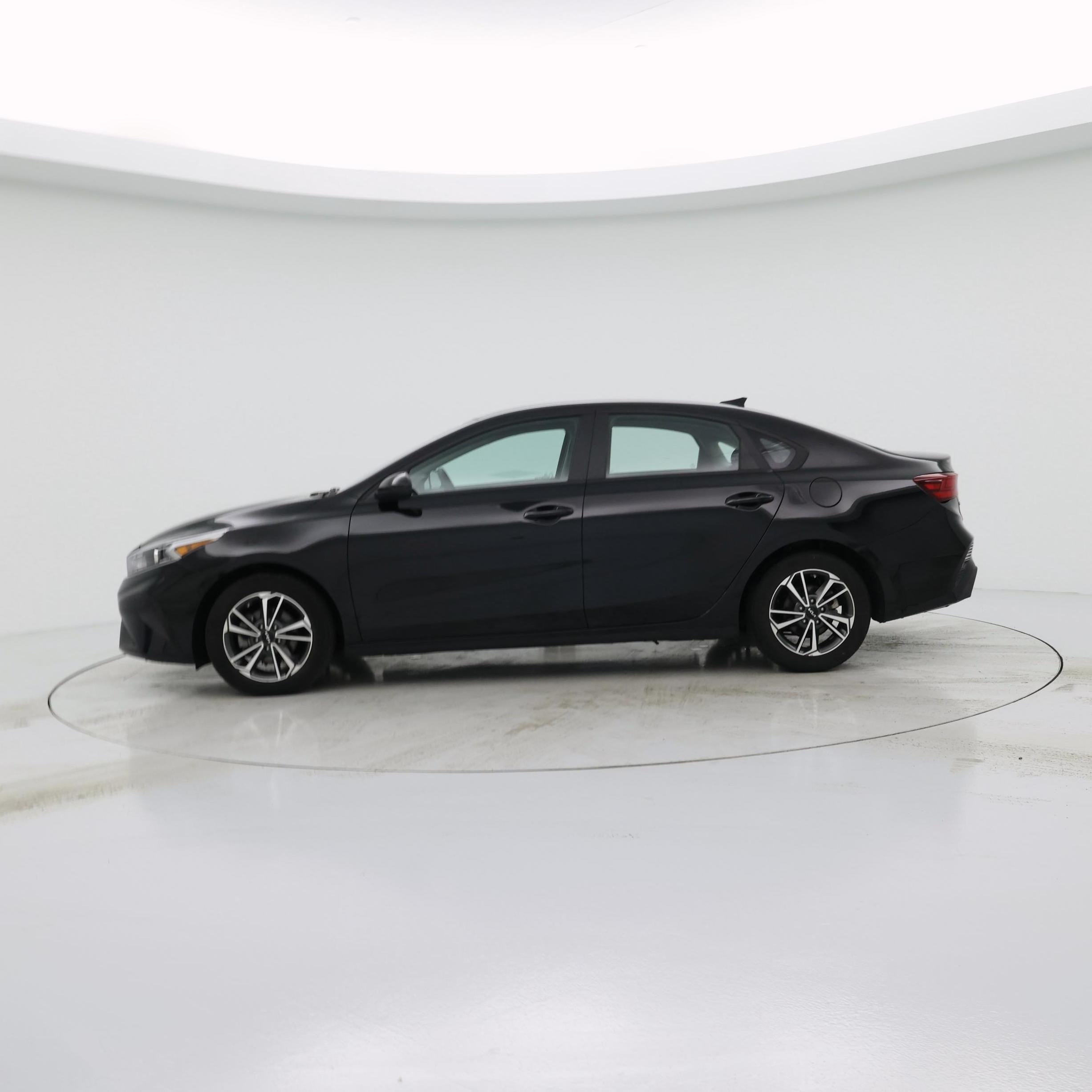 Thumbnail: 2023 Kia Forte - 3