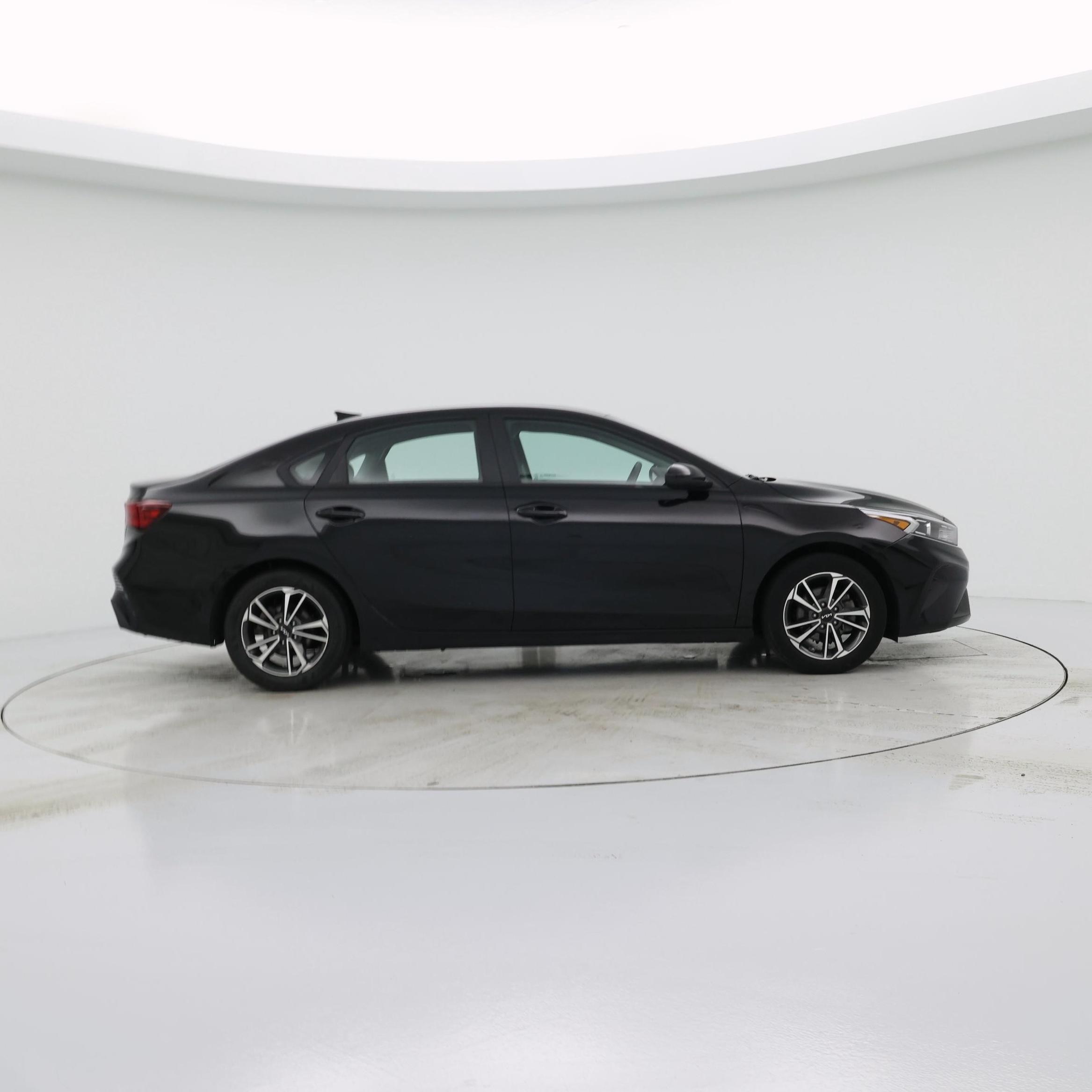 Thumbnail: 2023 Kia Forte - 7