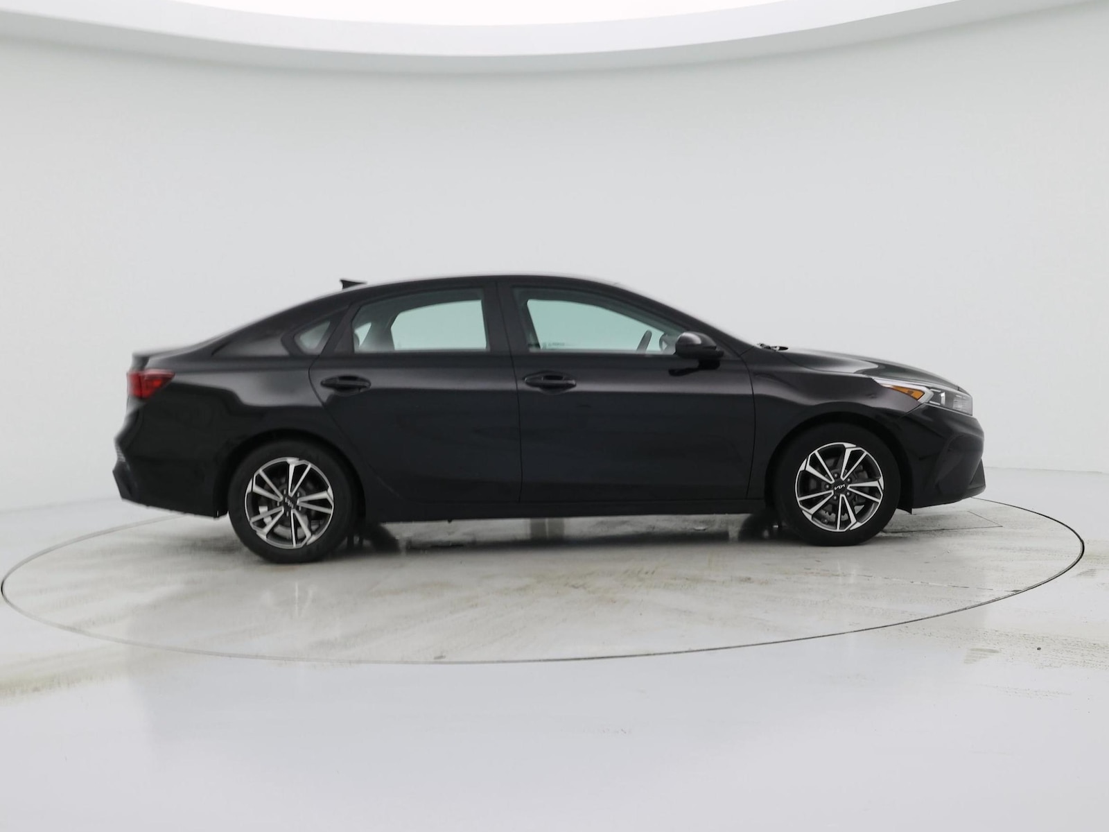 2023 Kia Forte LXS - Photo 8