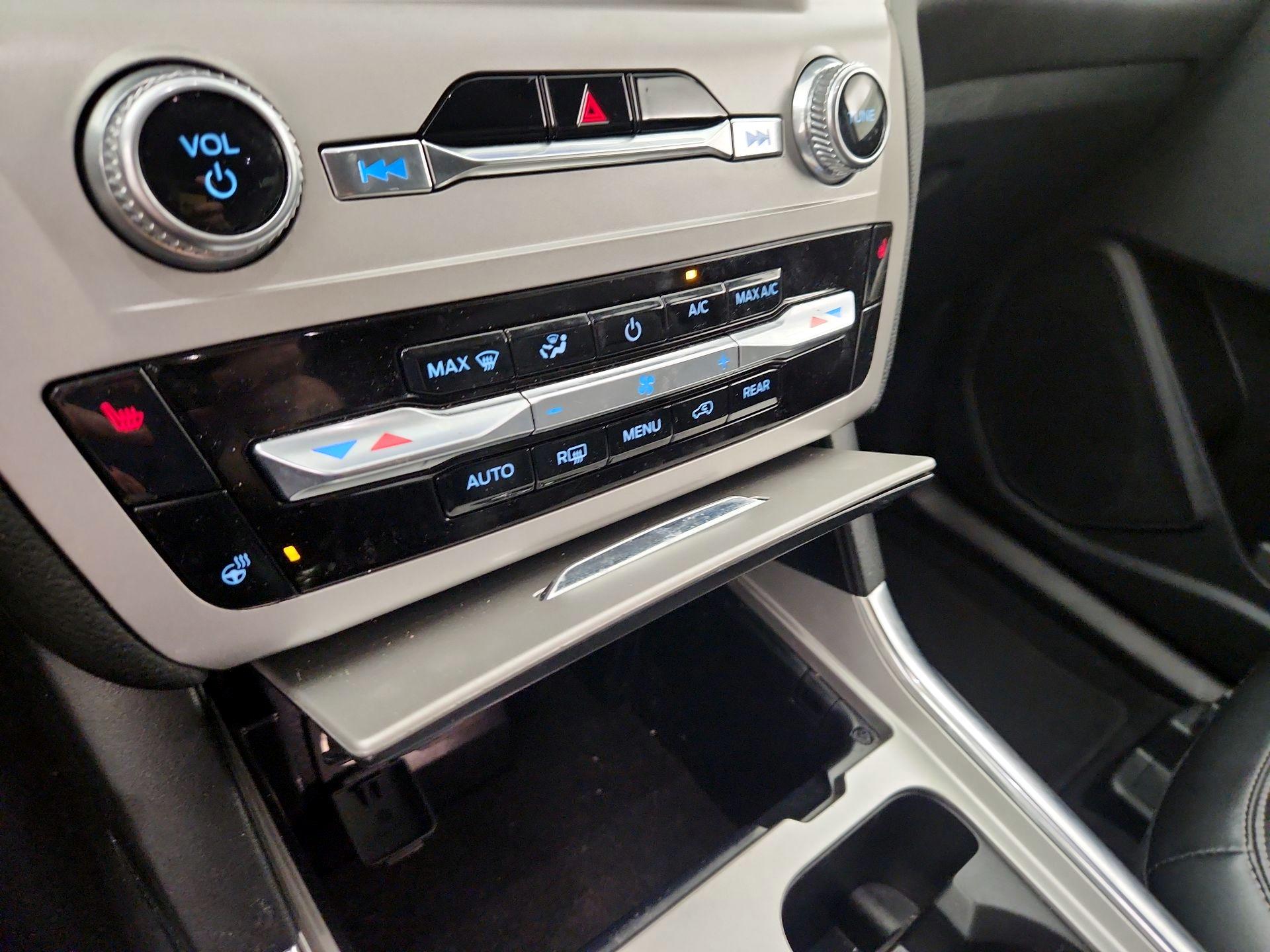 Thumbnail: 2022 Ford Explorer - 16