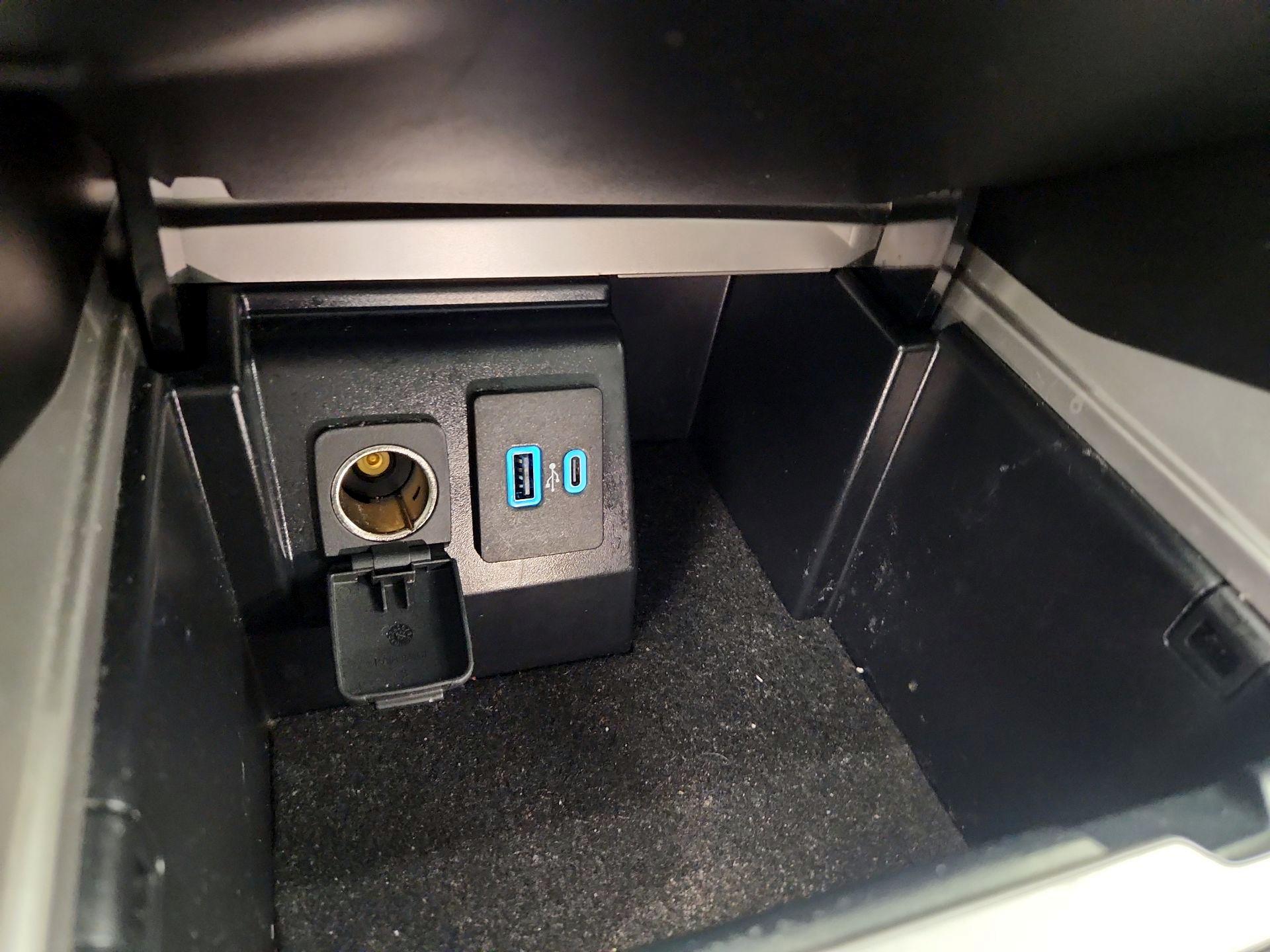 Thumbnail: 2022 Ford Explorer - 18