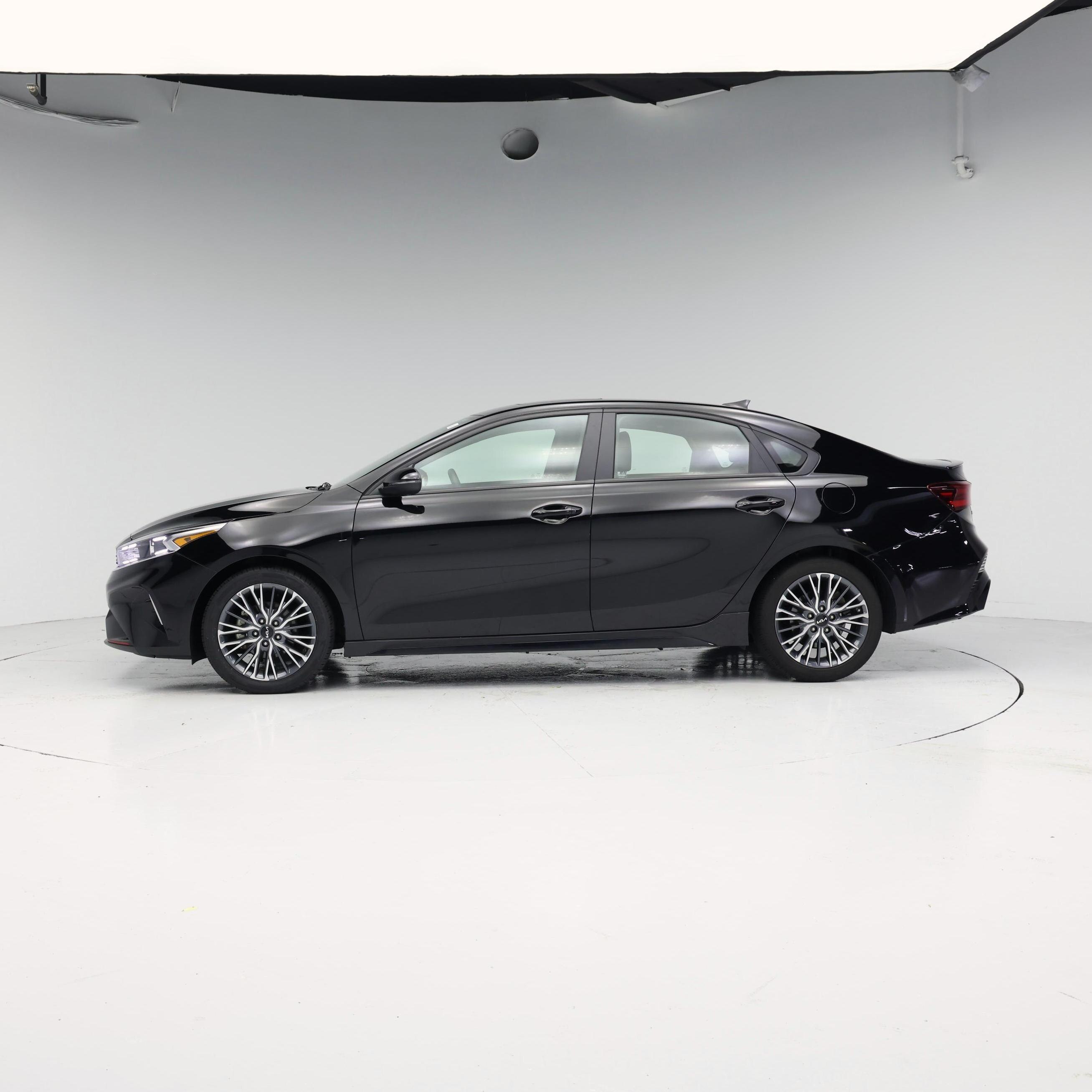 Thumbnail: 2023 Kia Forte - 3