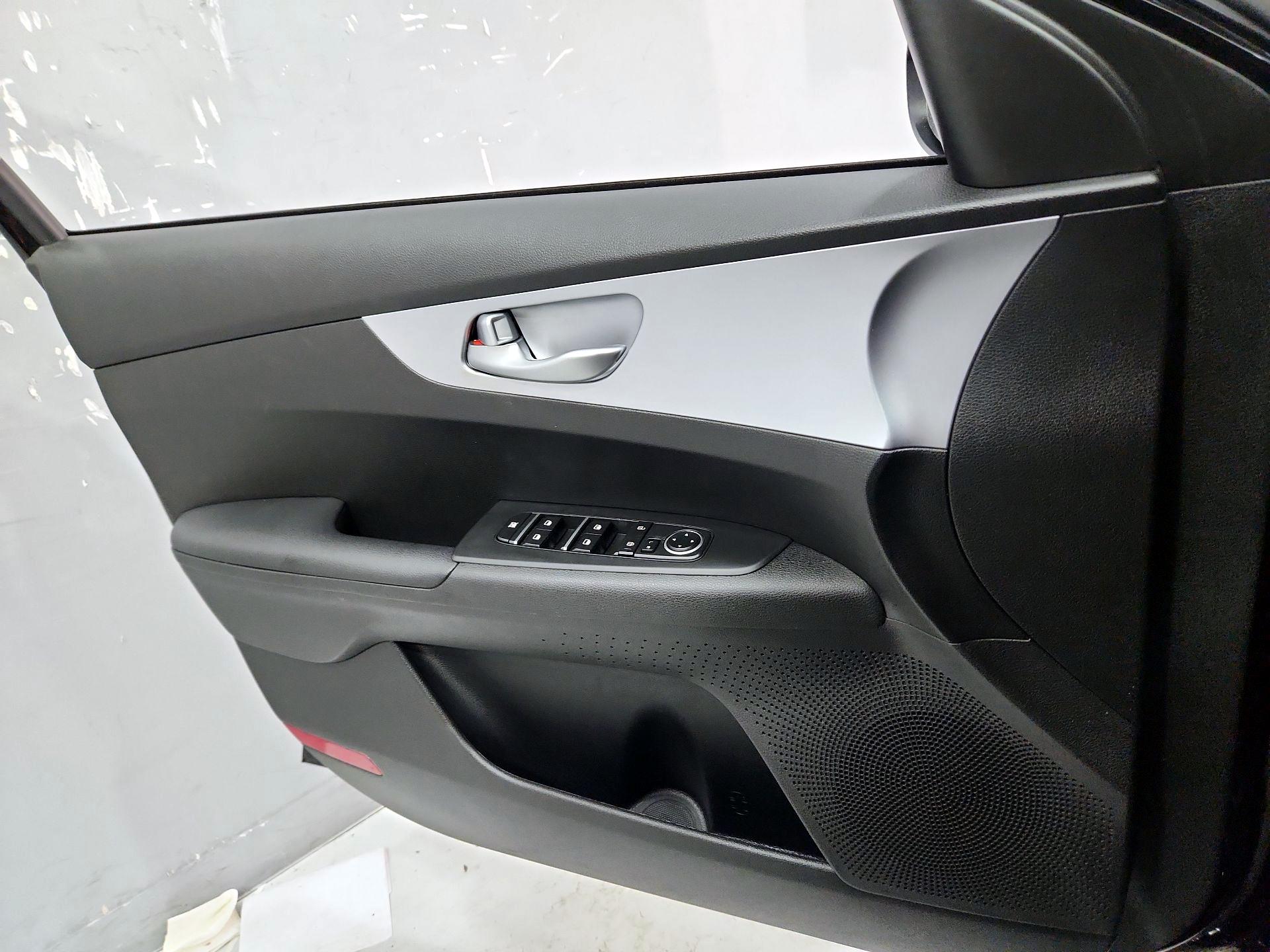 Thumbnail: 2023 Kia Forte - 12