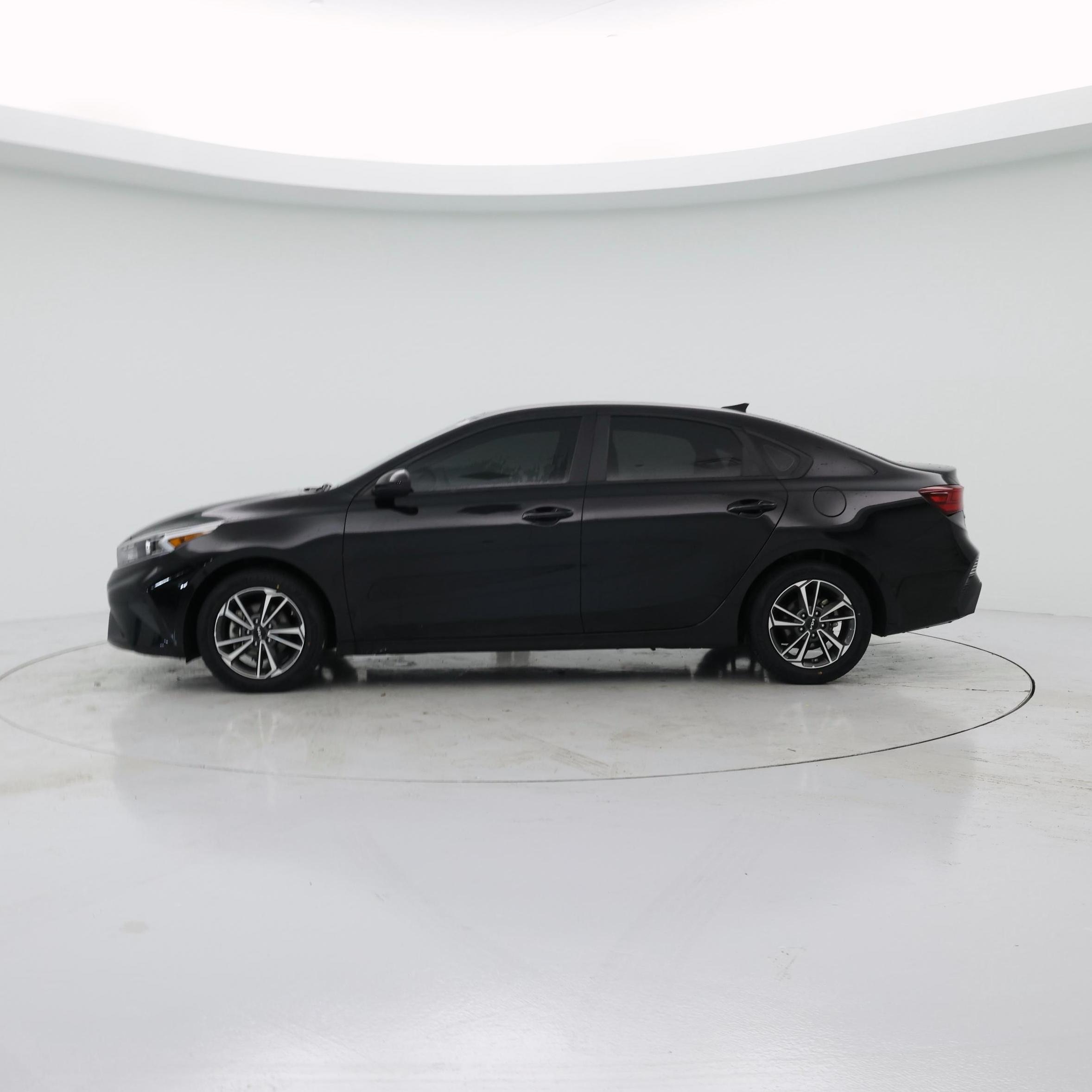 Thumbnail: 2023 Kia Forte - 3