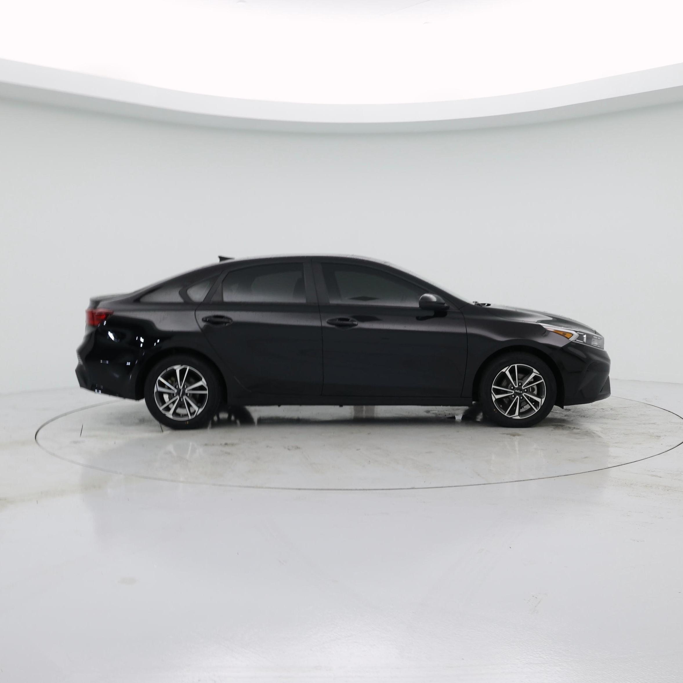 Thumbnail: 2023 Kia Forte - 7