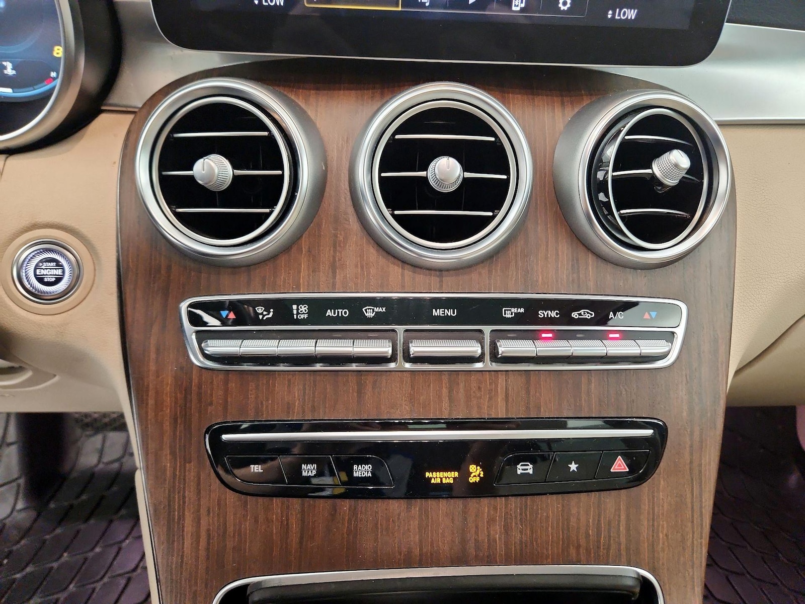 2022 Mercedes-Benz GLC GLC300 - Photo 16