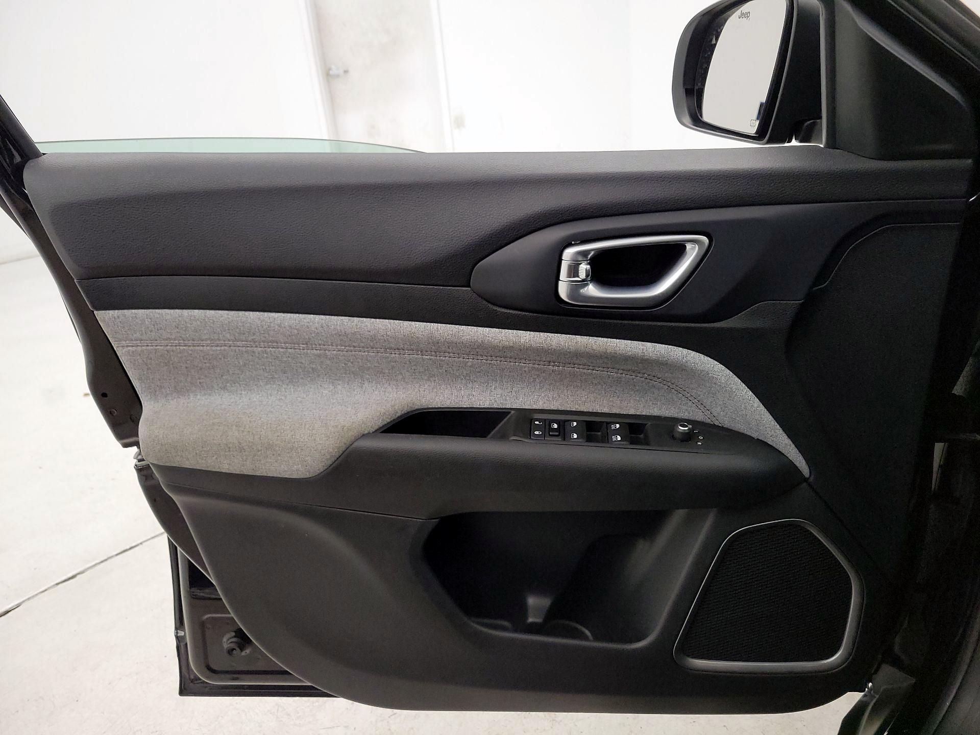 Thumbnail: 2022 Jeep Compass - 12