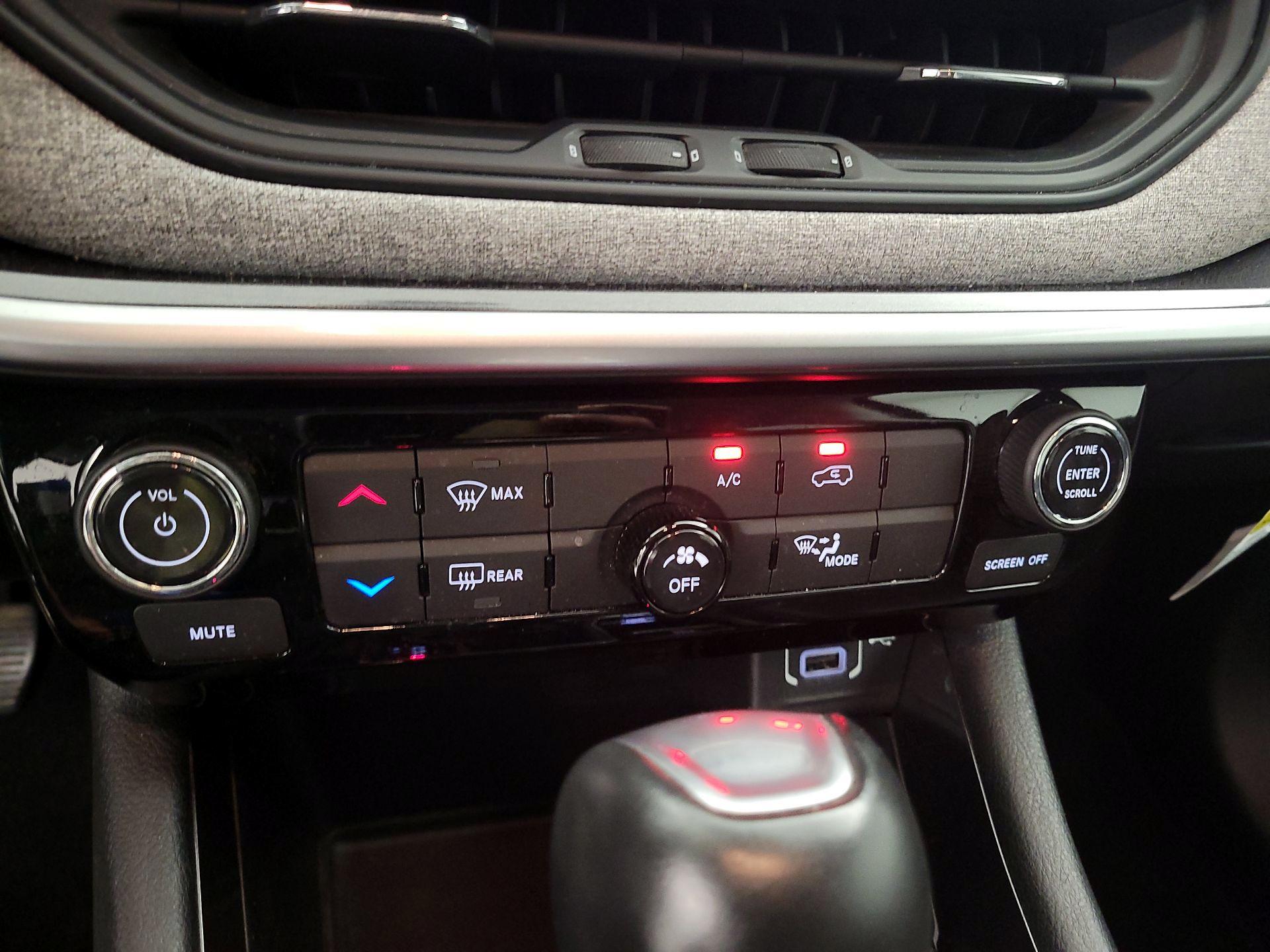 Thumbnail: 2022 Jeep Compass - 16