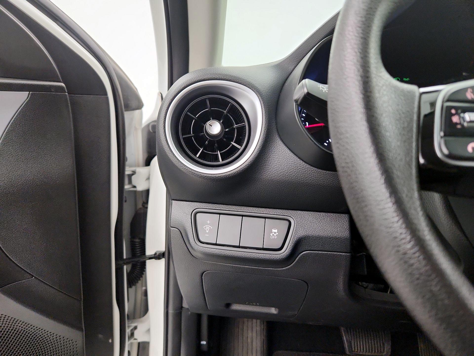 Thumbnail: 2024 Kia Forte - 13