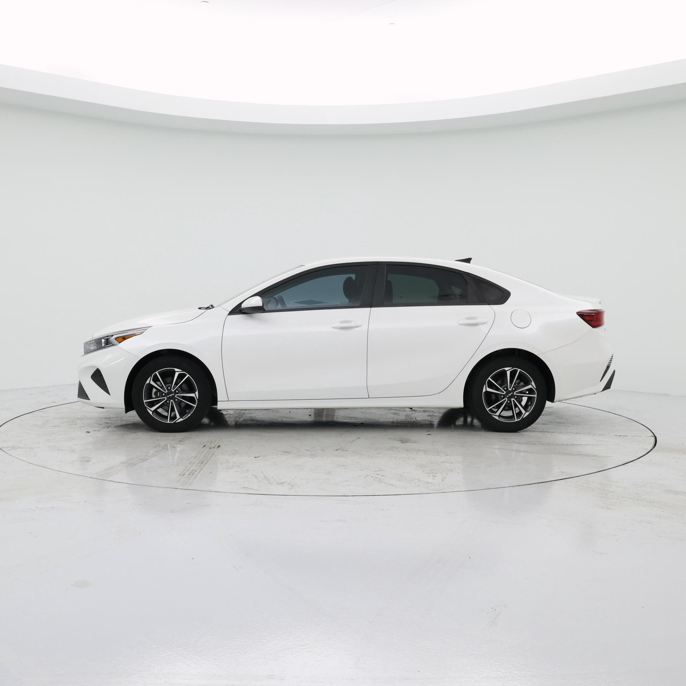 Thumbnail: 2024 Kia Forte - 3