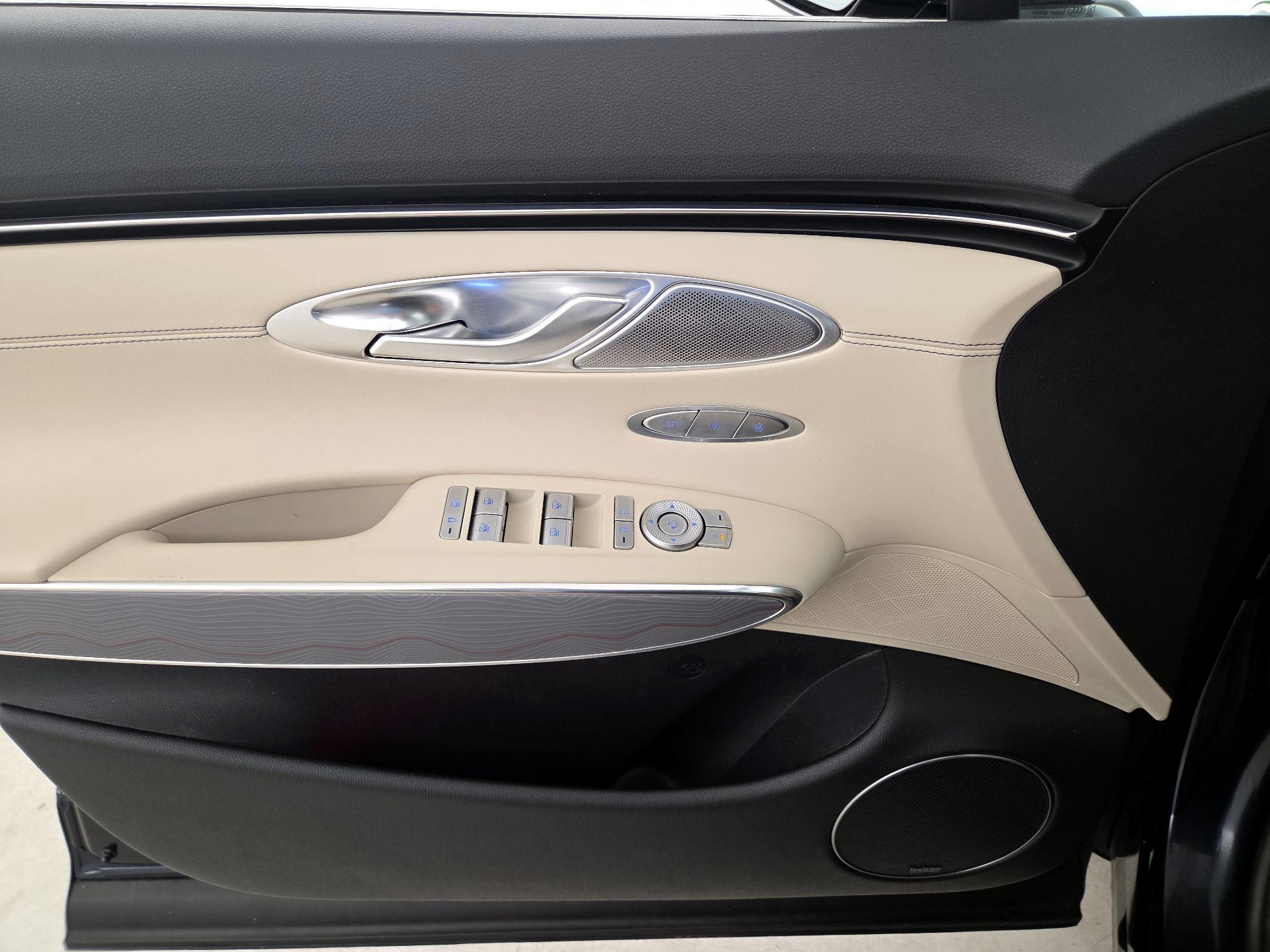 Thumbnail: 2023 Genesis GV70 - 12