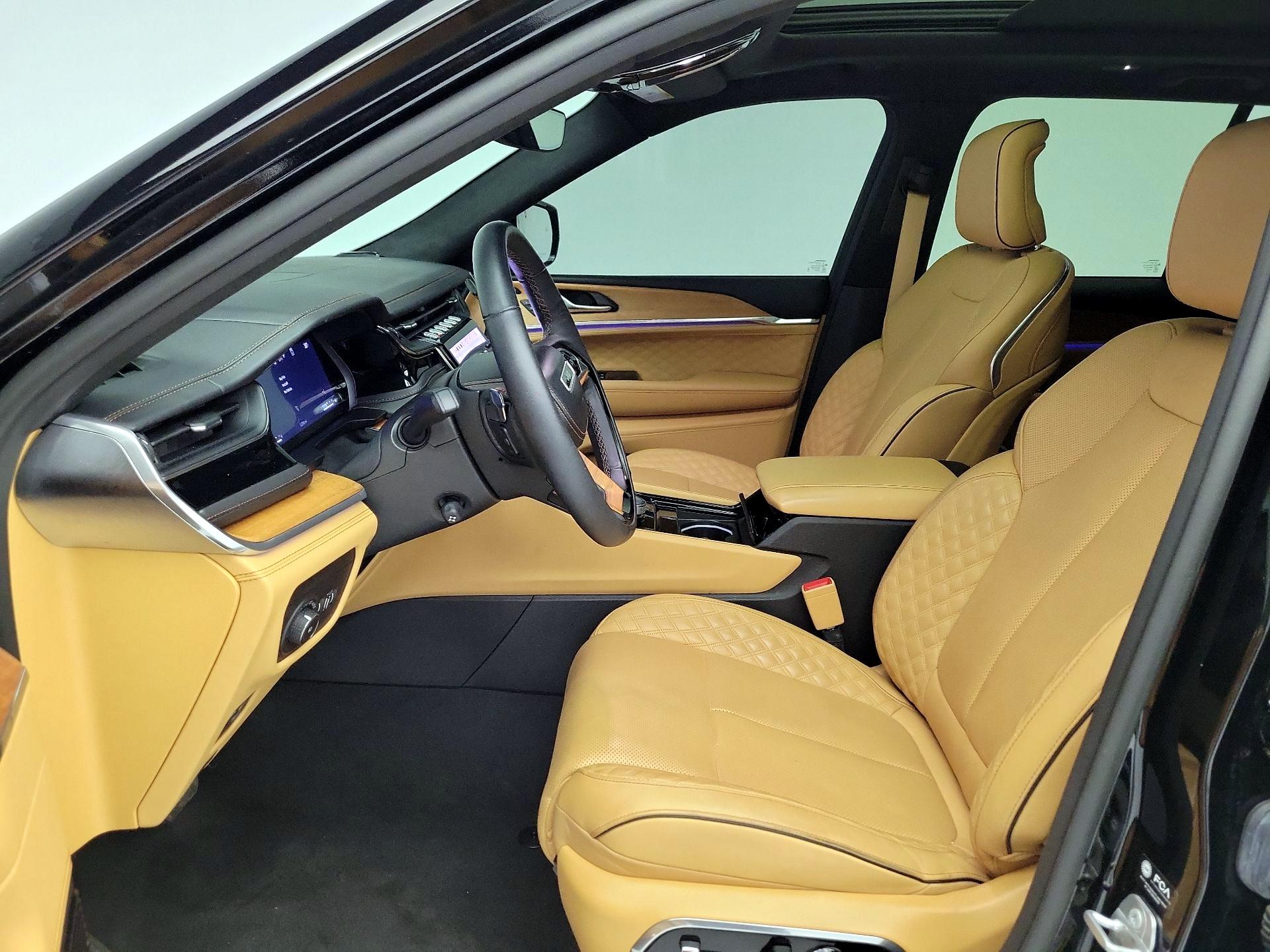 Thumbnail: 2023 Jeep Grand Cherokee - 11