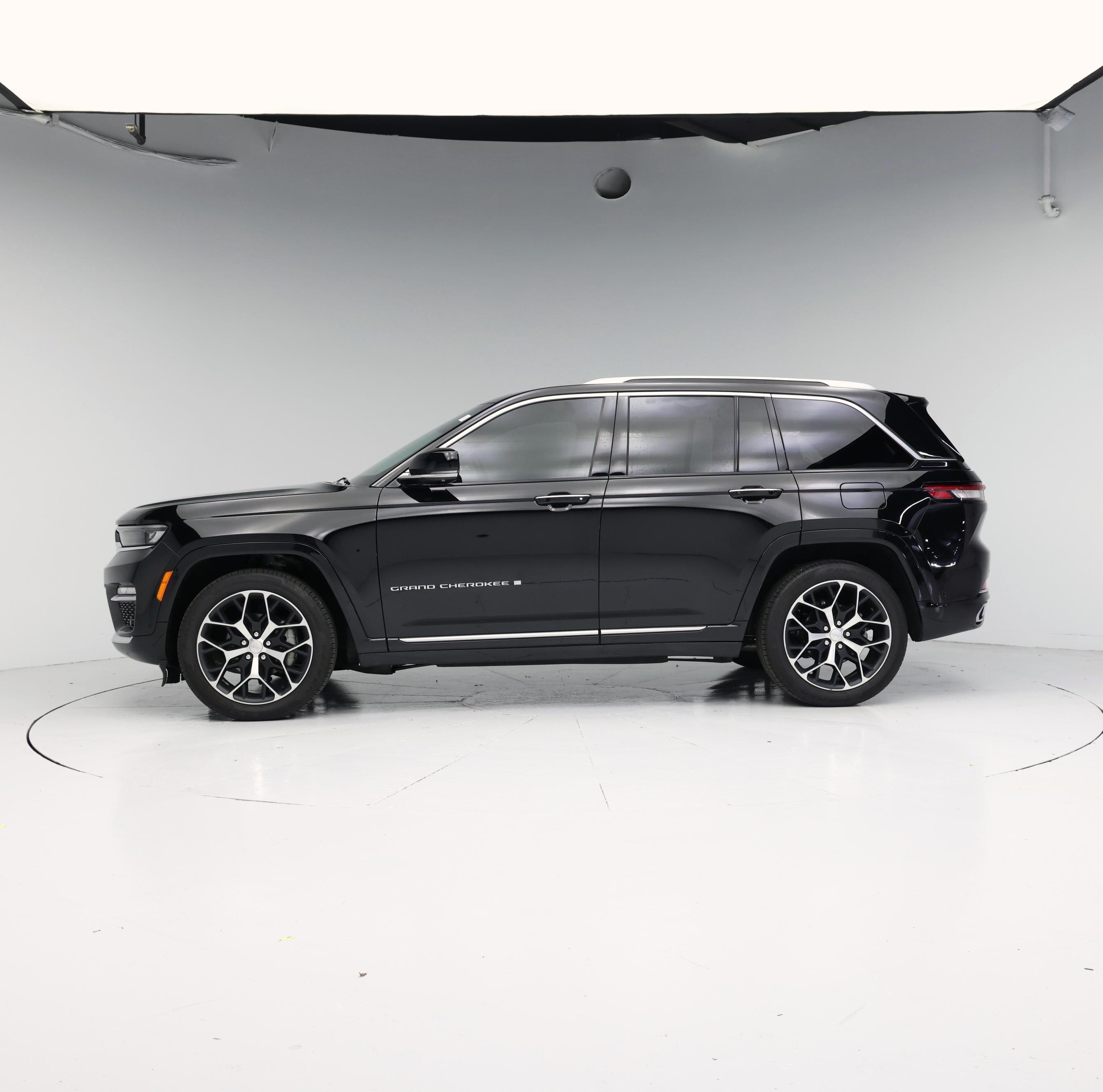 Thumbnail: 2023 Jeep Grand Cherokee - 3