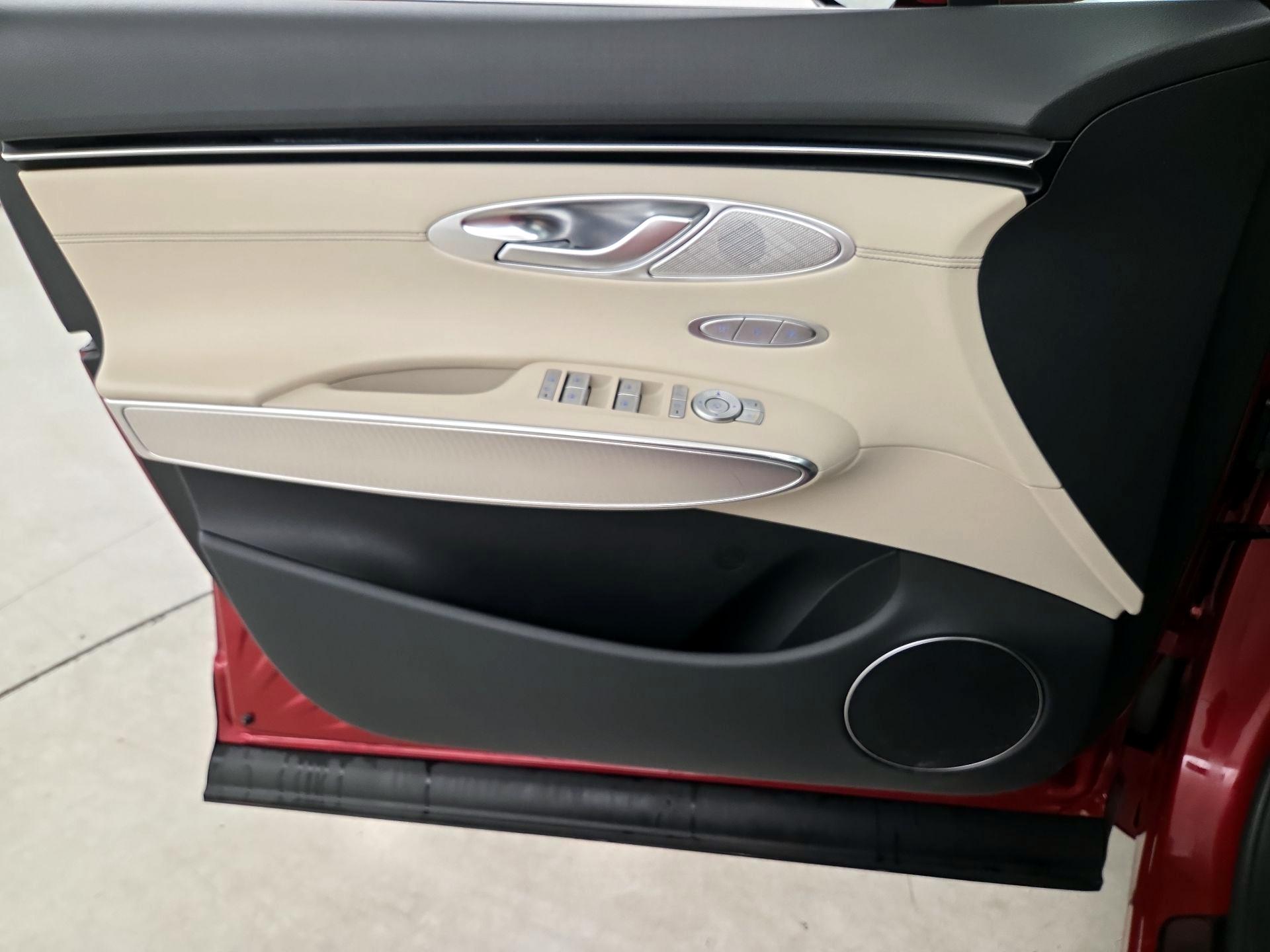 Thumbnail: 2023 Genesis GV70 - 12