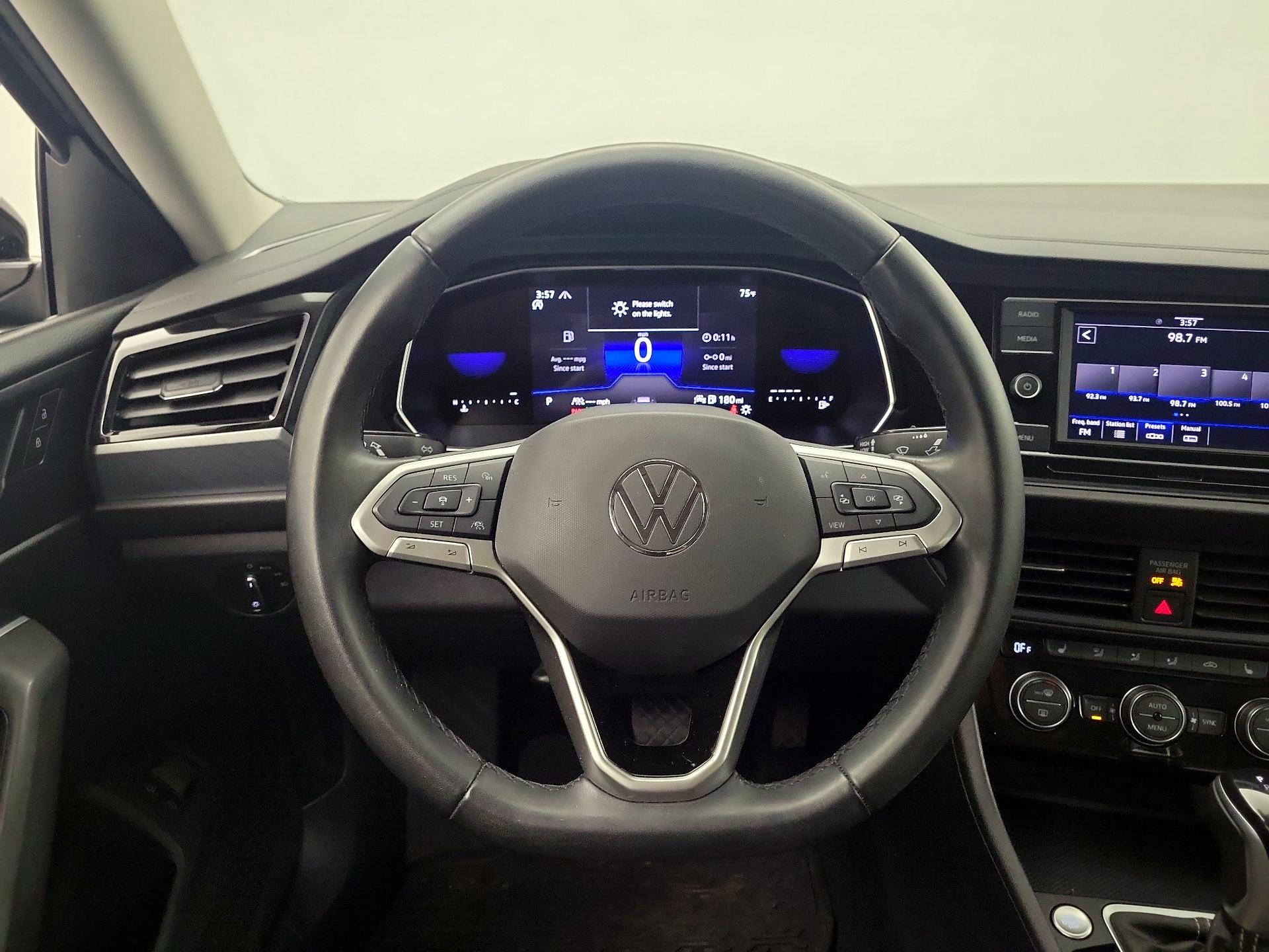 Thumbnail: 2023 Volkswagen Jetta - 10