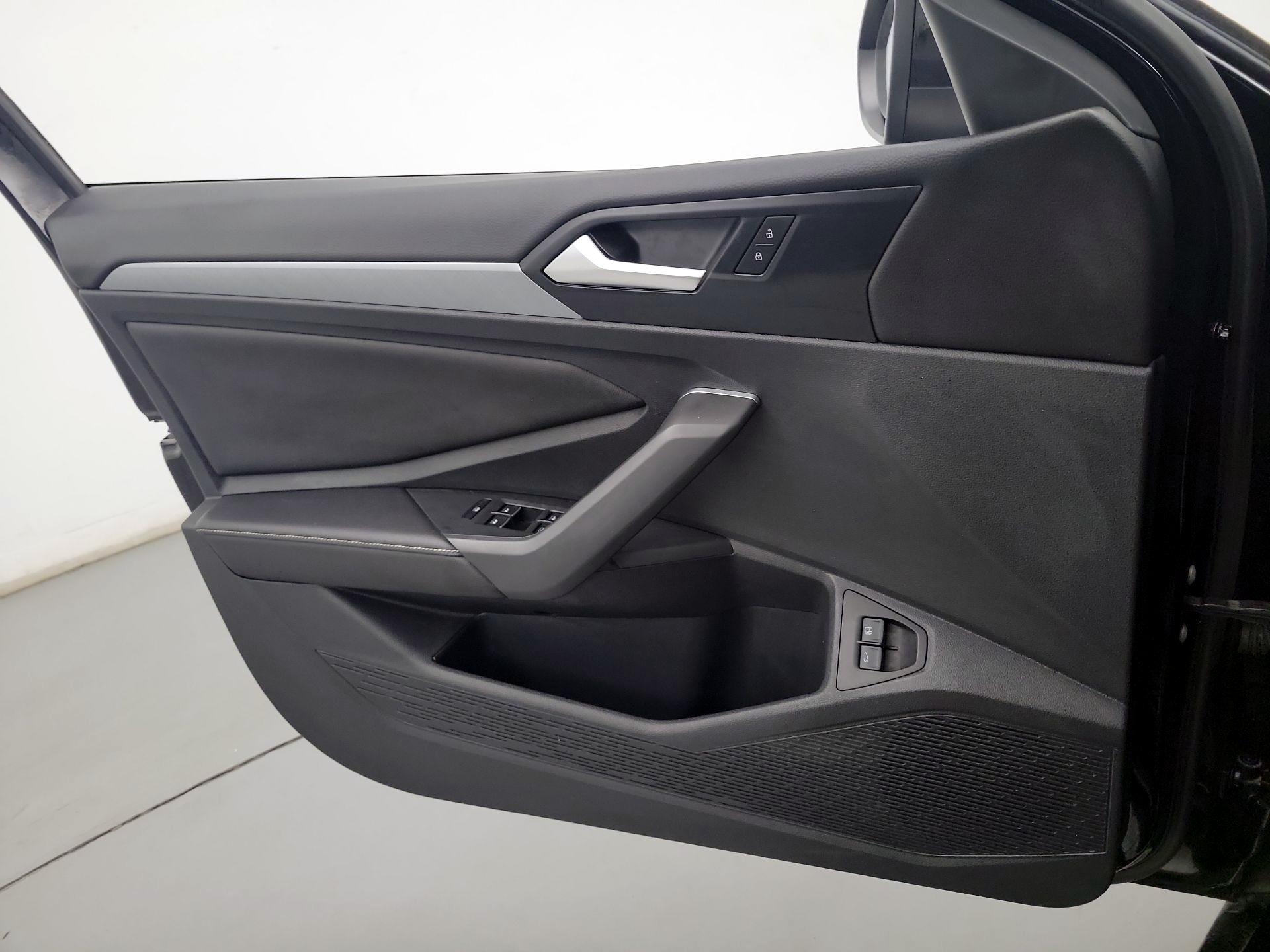 Thumbnail: 2023 Volkswagen Jetta - 12