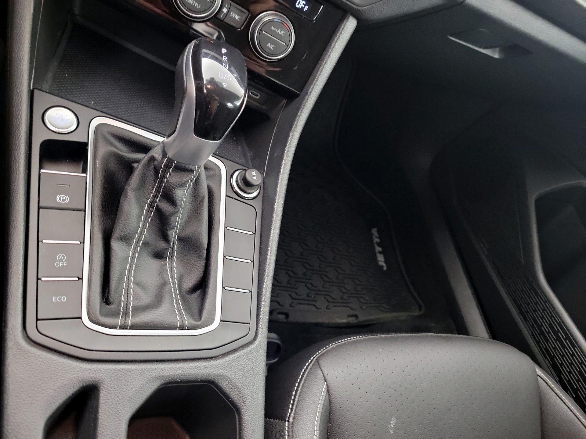 Thumbnail: 2023 Volkswagen Jetta - 17