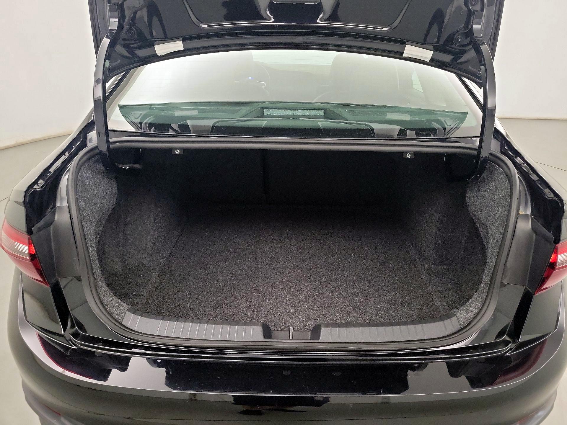 Thumbnail: 2023 Volkswagen Jetta - 20