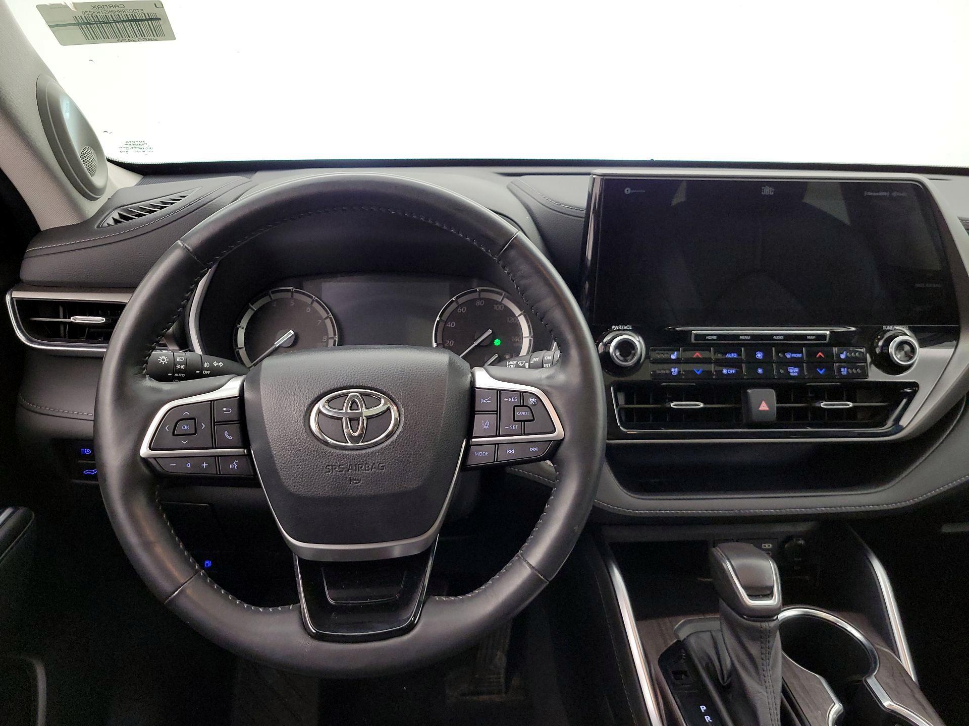 Thumbnail: 2022 Toyota Highlander - 10