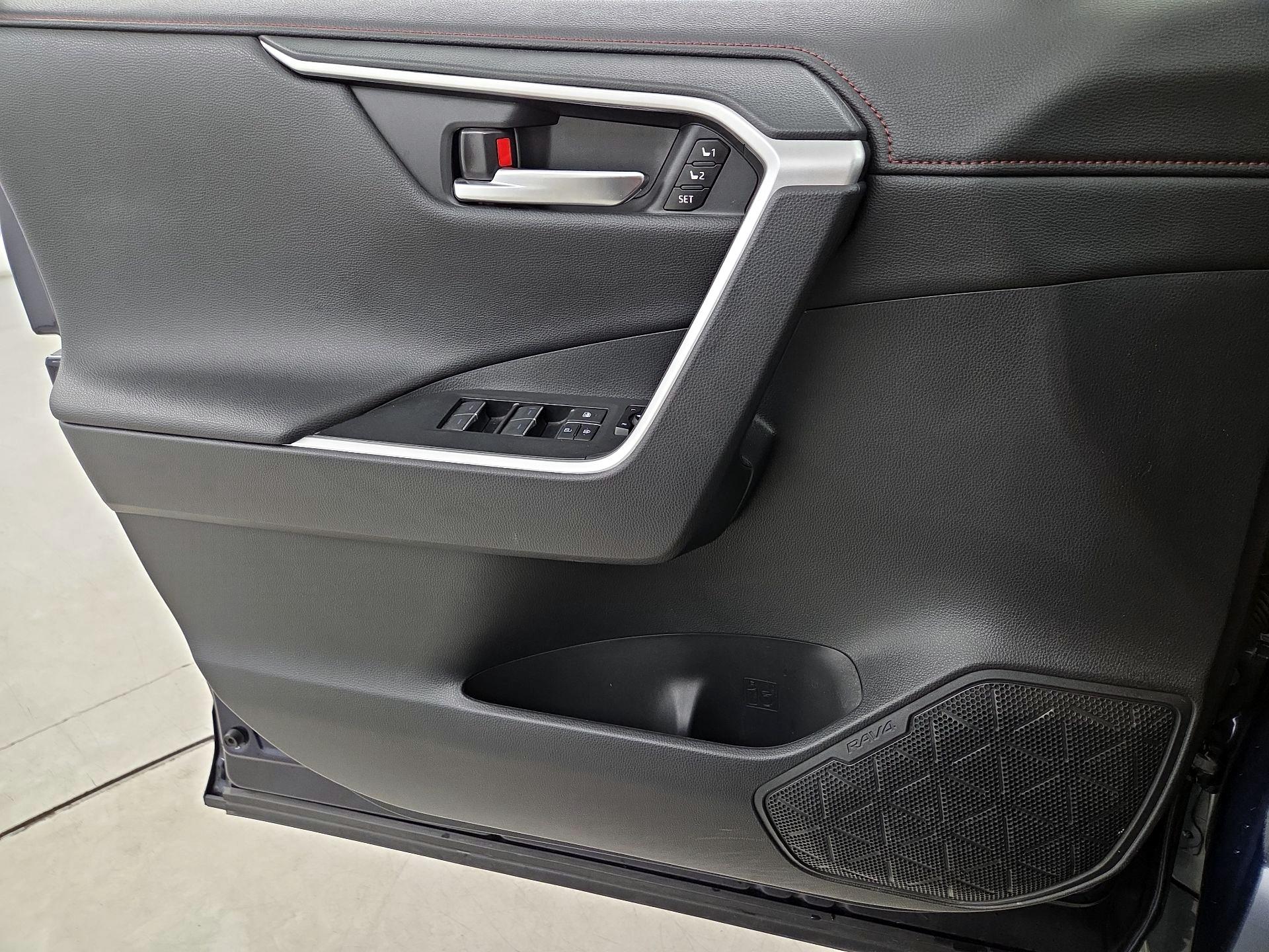 Thumbnail: 2022 Toyota RAV4 - 12