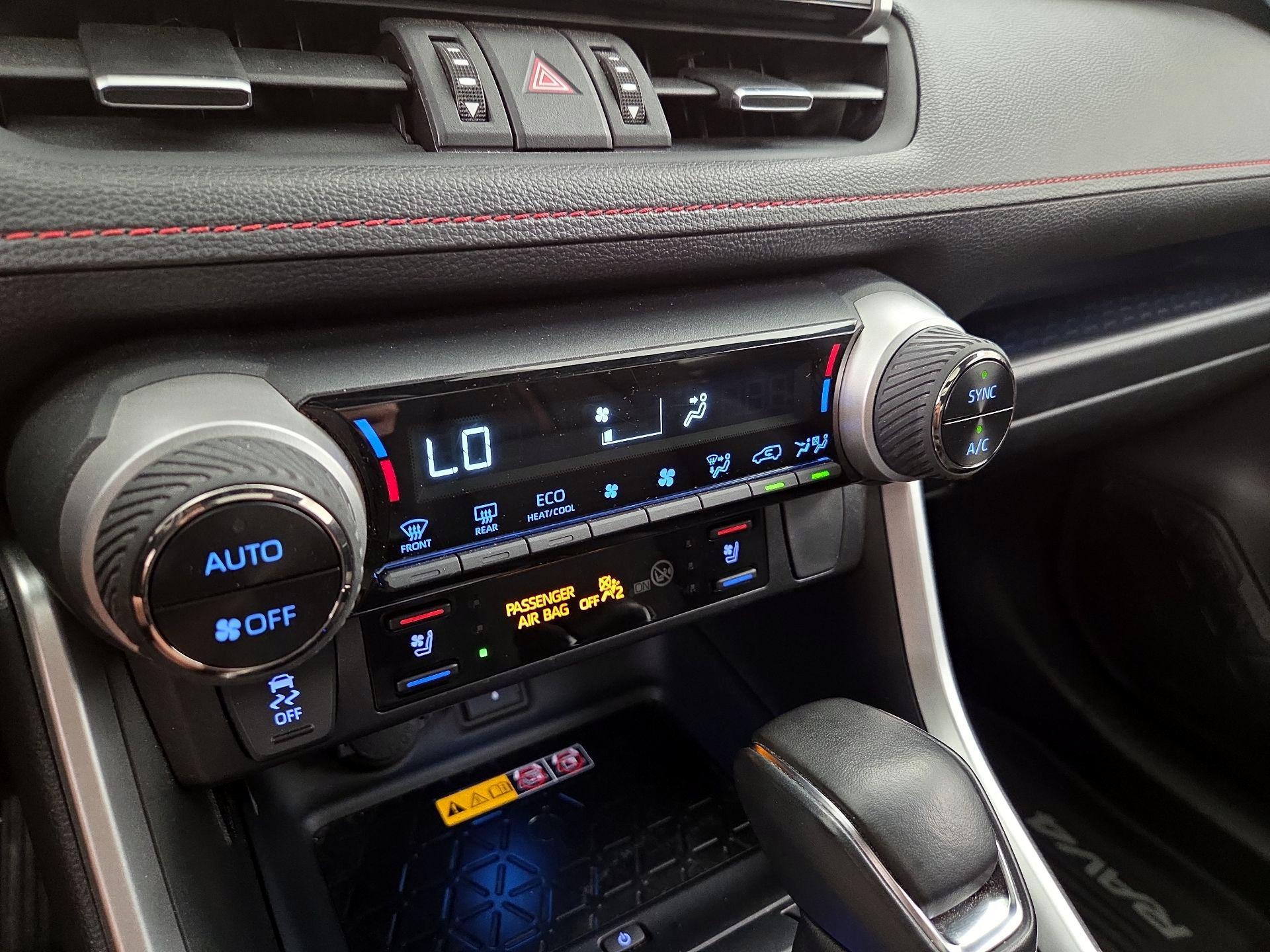 Thumbnail: 2022 Toyota RAV4 - 17