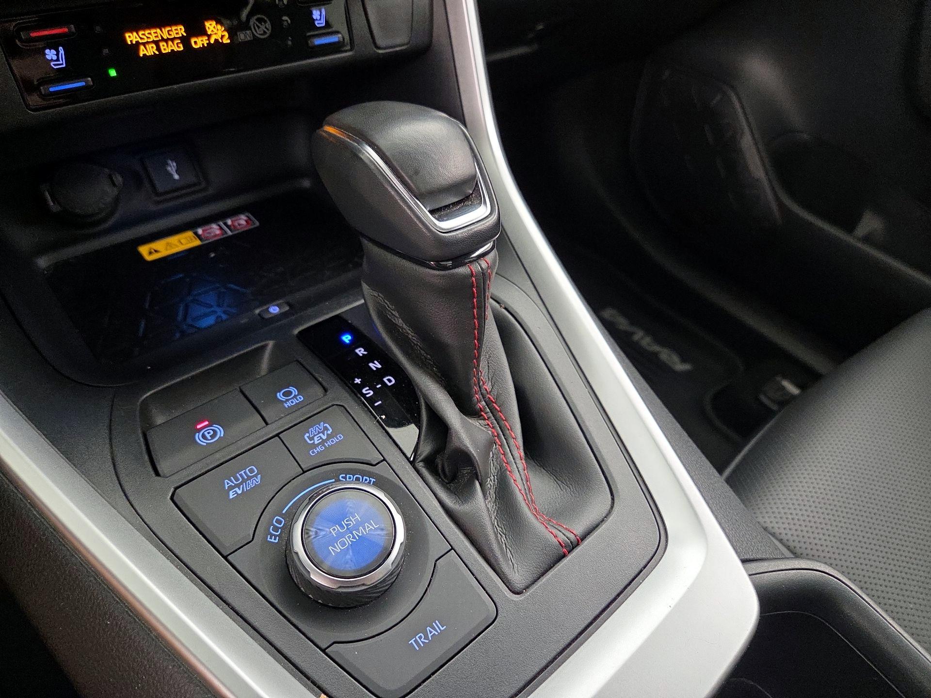 Thumbnail: 2022 Toyota RAV4 - 18