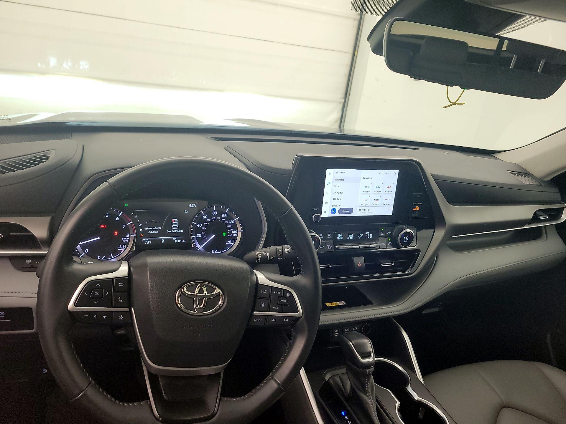 Thumbnail: 2023 Toyota Highlander - 9