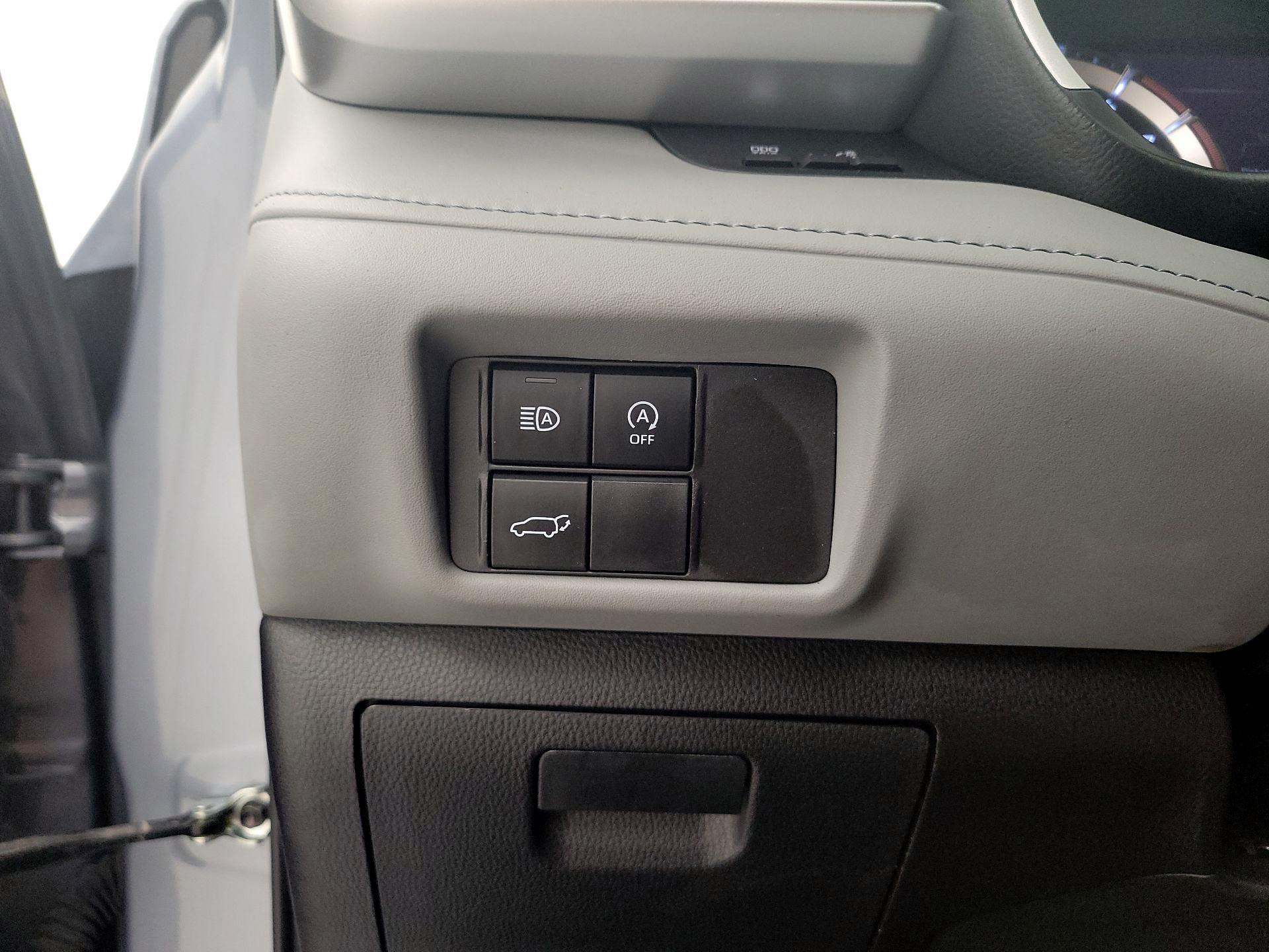 Thumbnail: 2023 Toyota Highlander - 13