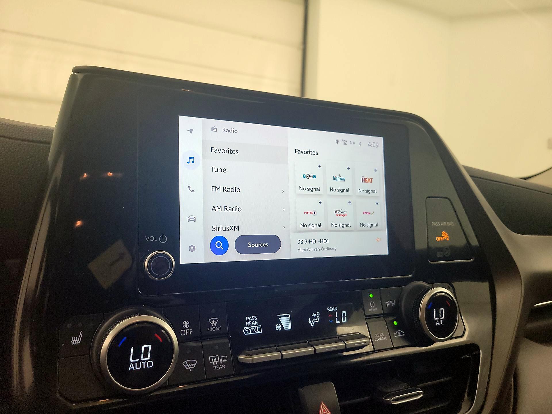 Thumbnail: 2023 Toyota Highlander - 15