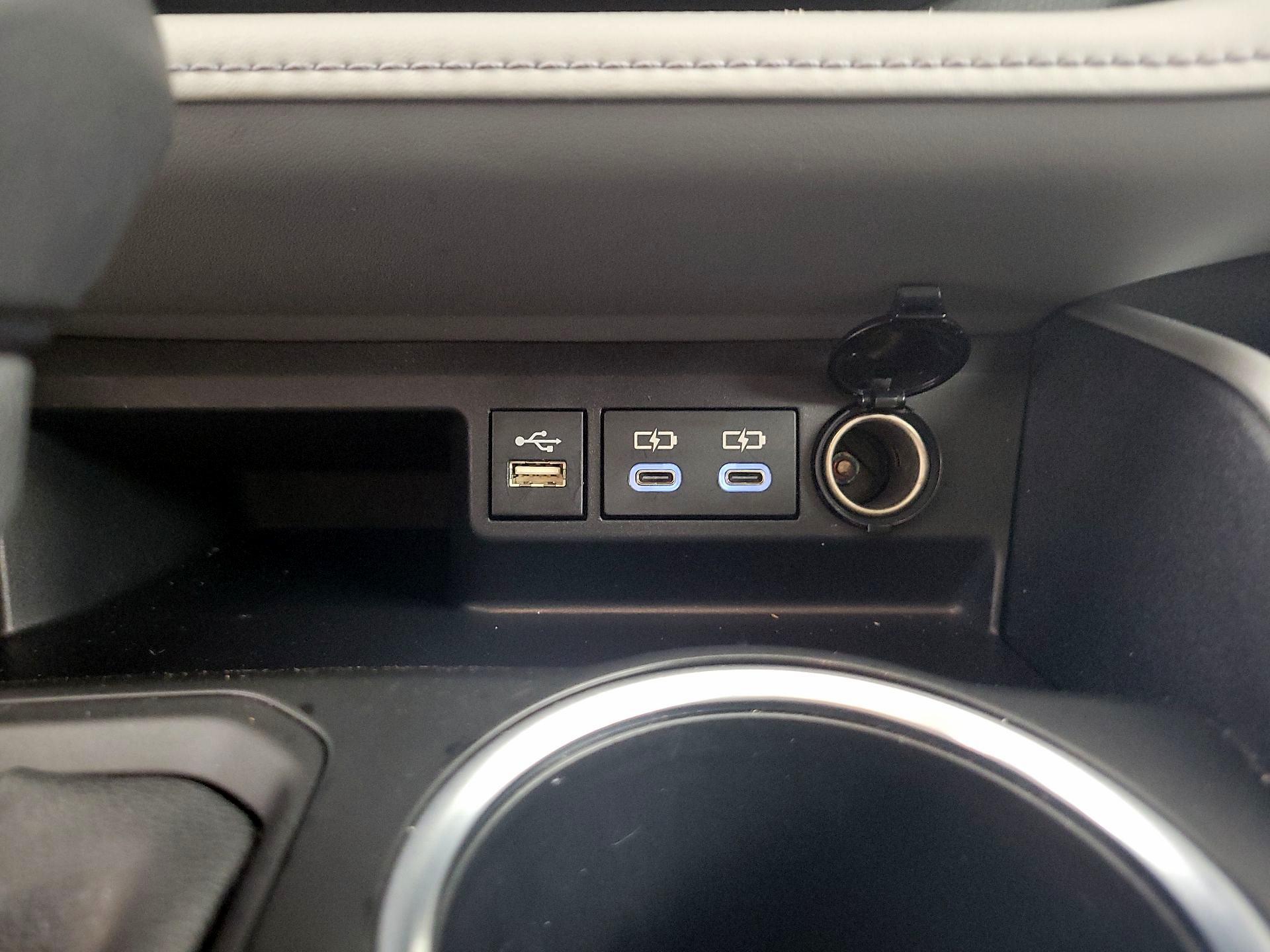 Thumbnail: 2023 Toyota Highlander - 18