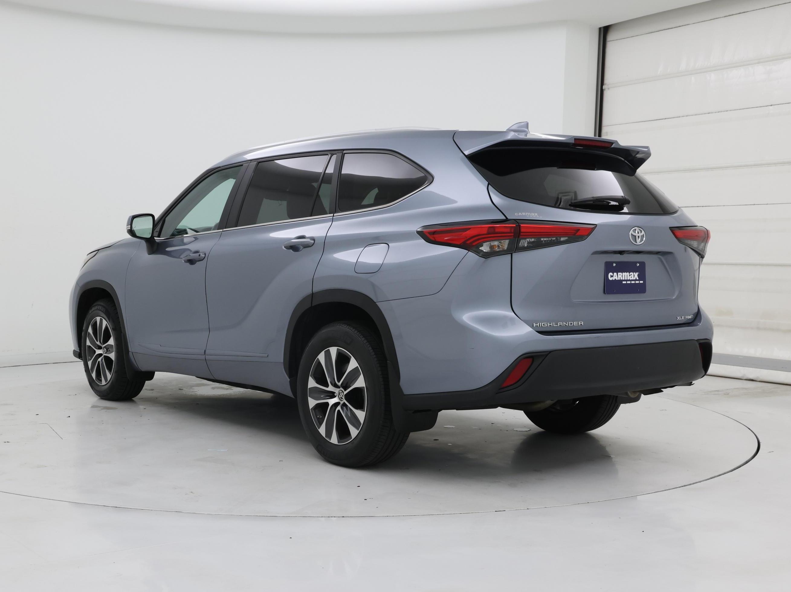 Thumbnail: 2023 Toyota Highlander - 2