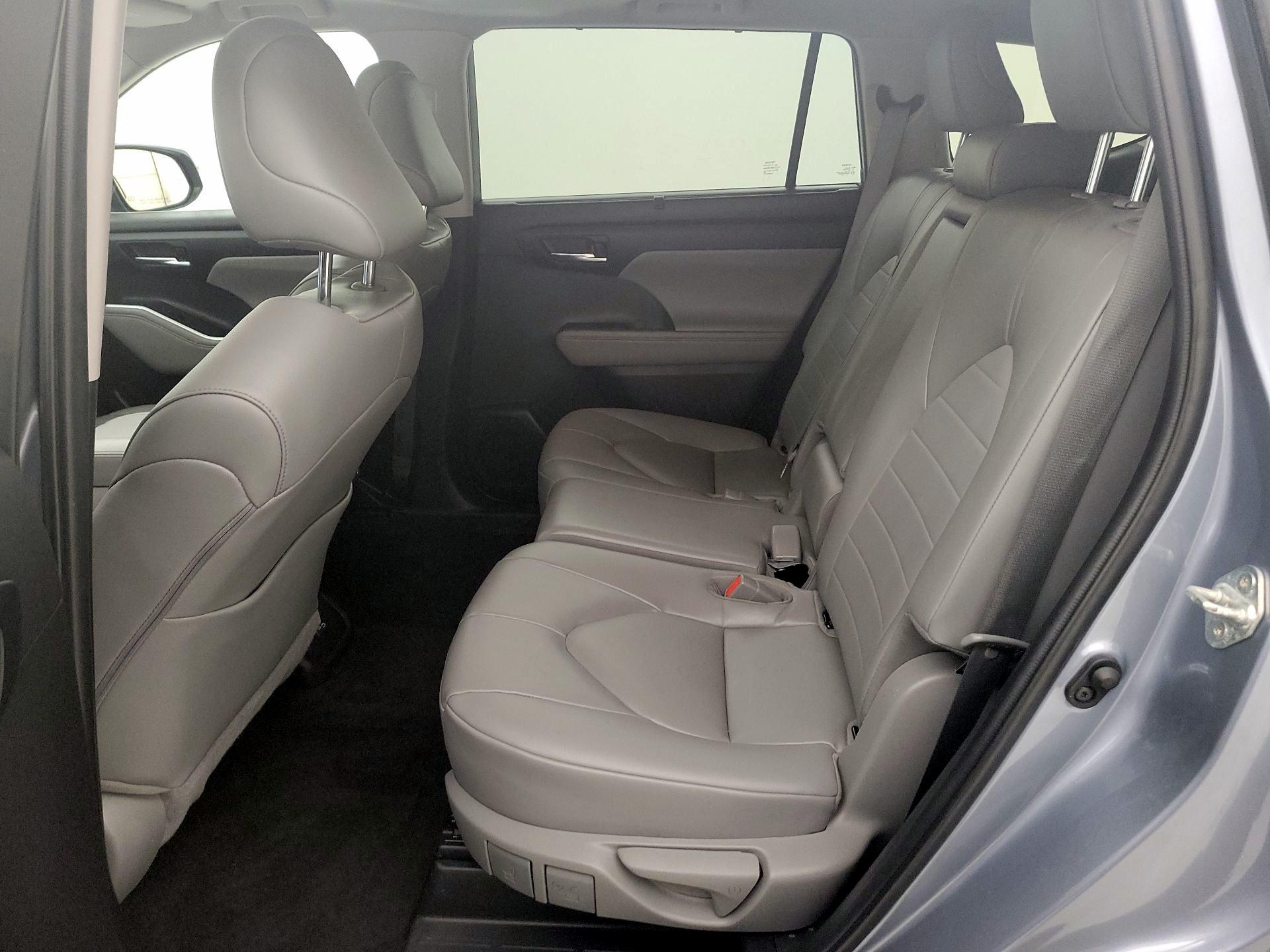 Thumbnail: 2023 Toyota Highlander - 20