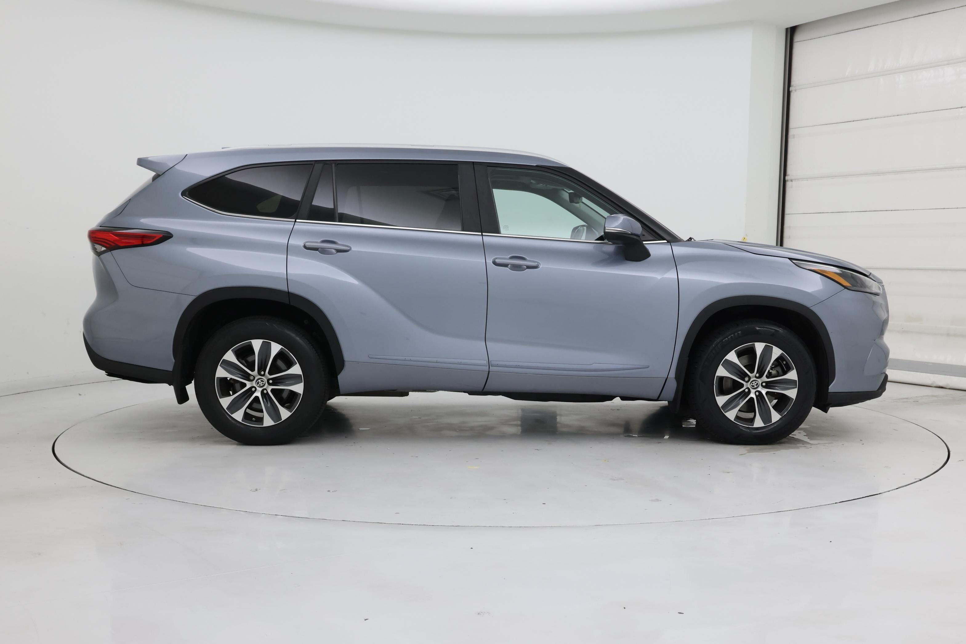 Thumbnail: 2023 Toyota Highlander - 7