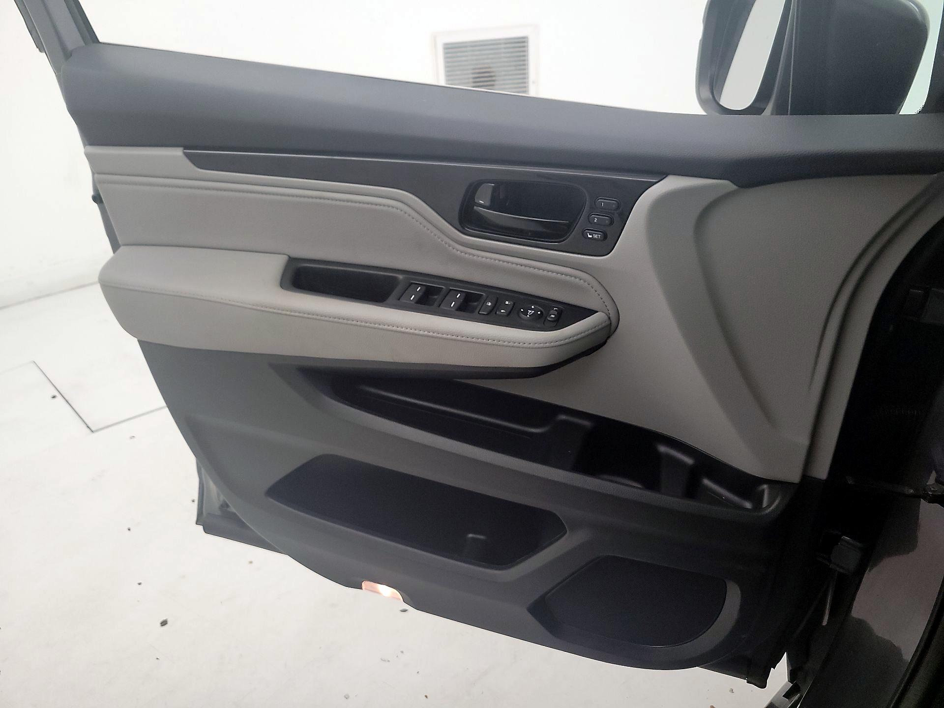 Thumbnail: 2023 Honda Odyssey - 12