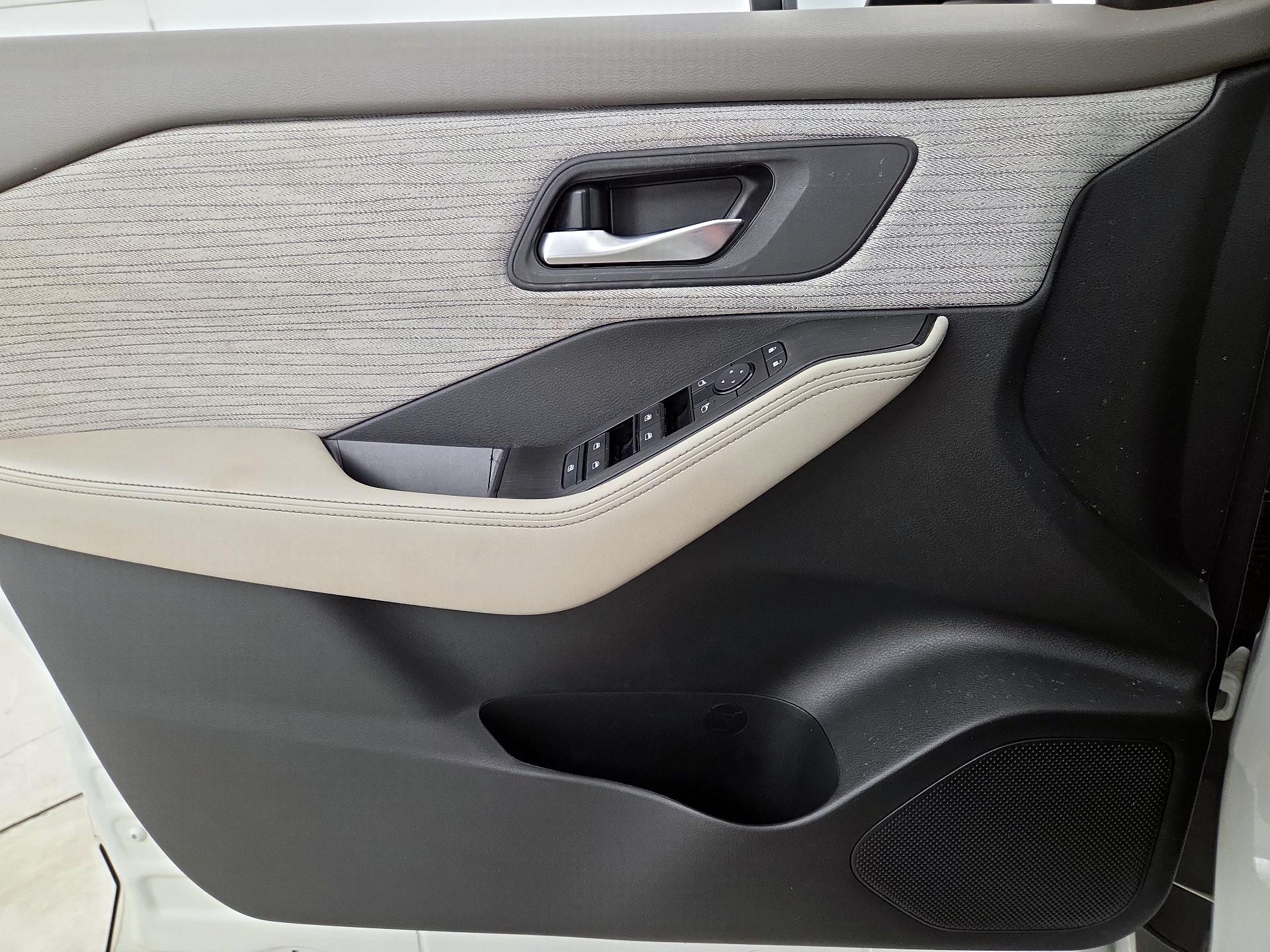 Thumbnail: 2023 Nissan Rogue - 12