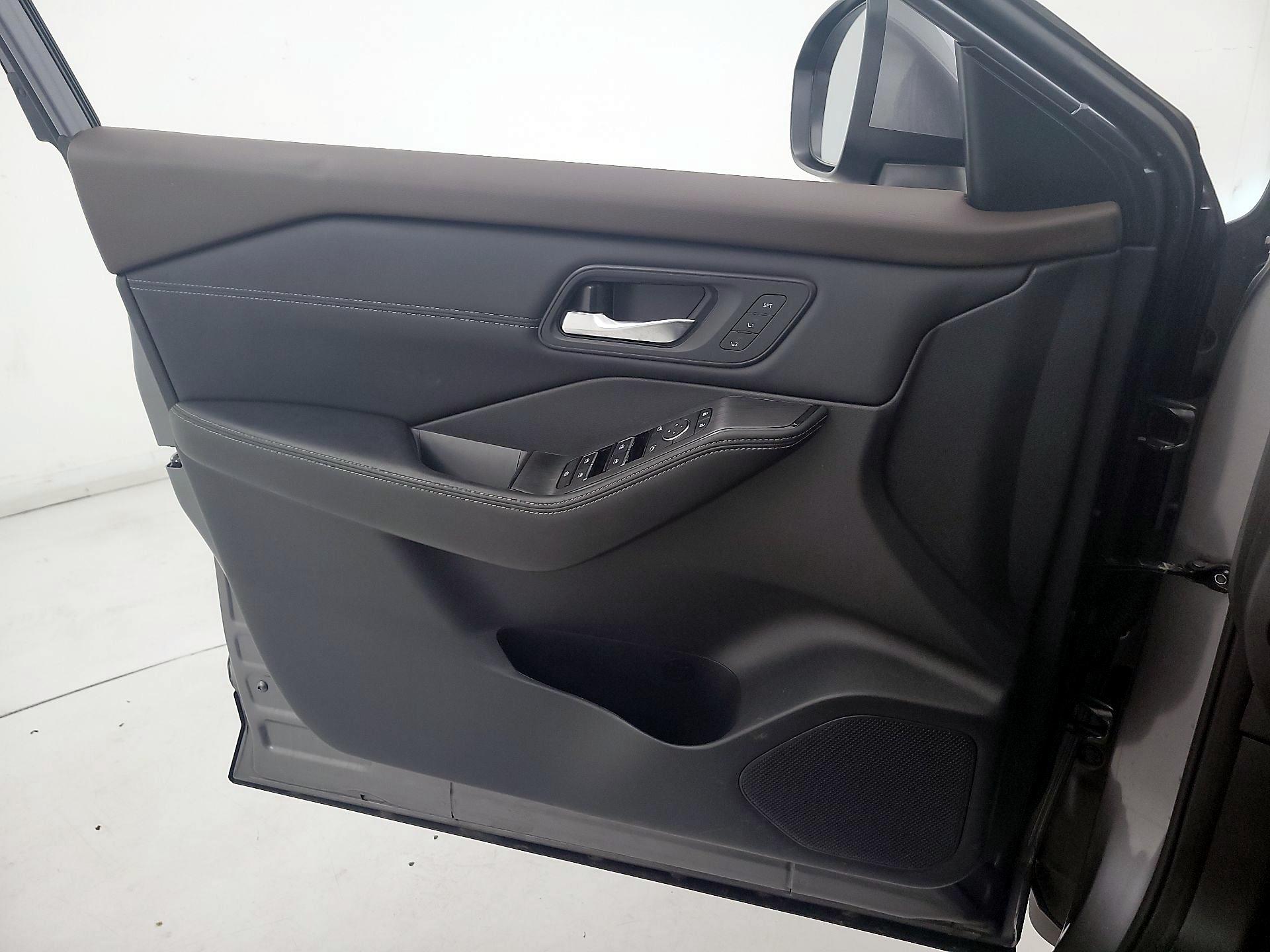 Thumbnail: 2023 Nissan Rogue - 12