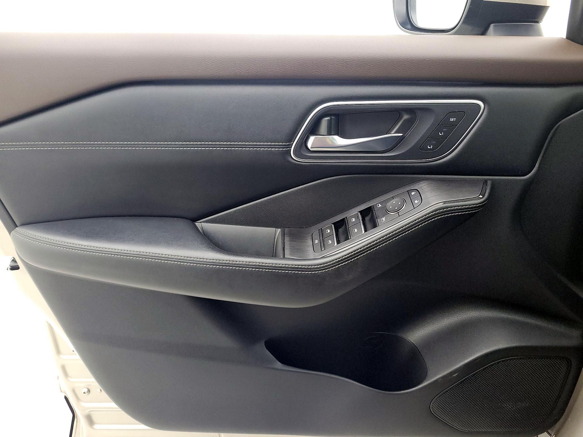 Thumbnail: 2023 Nissan Rogue - 12